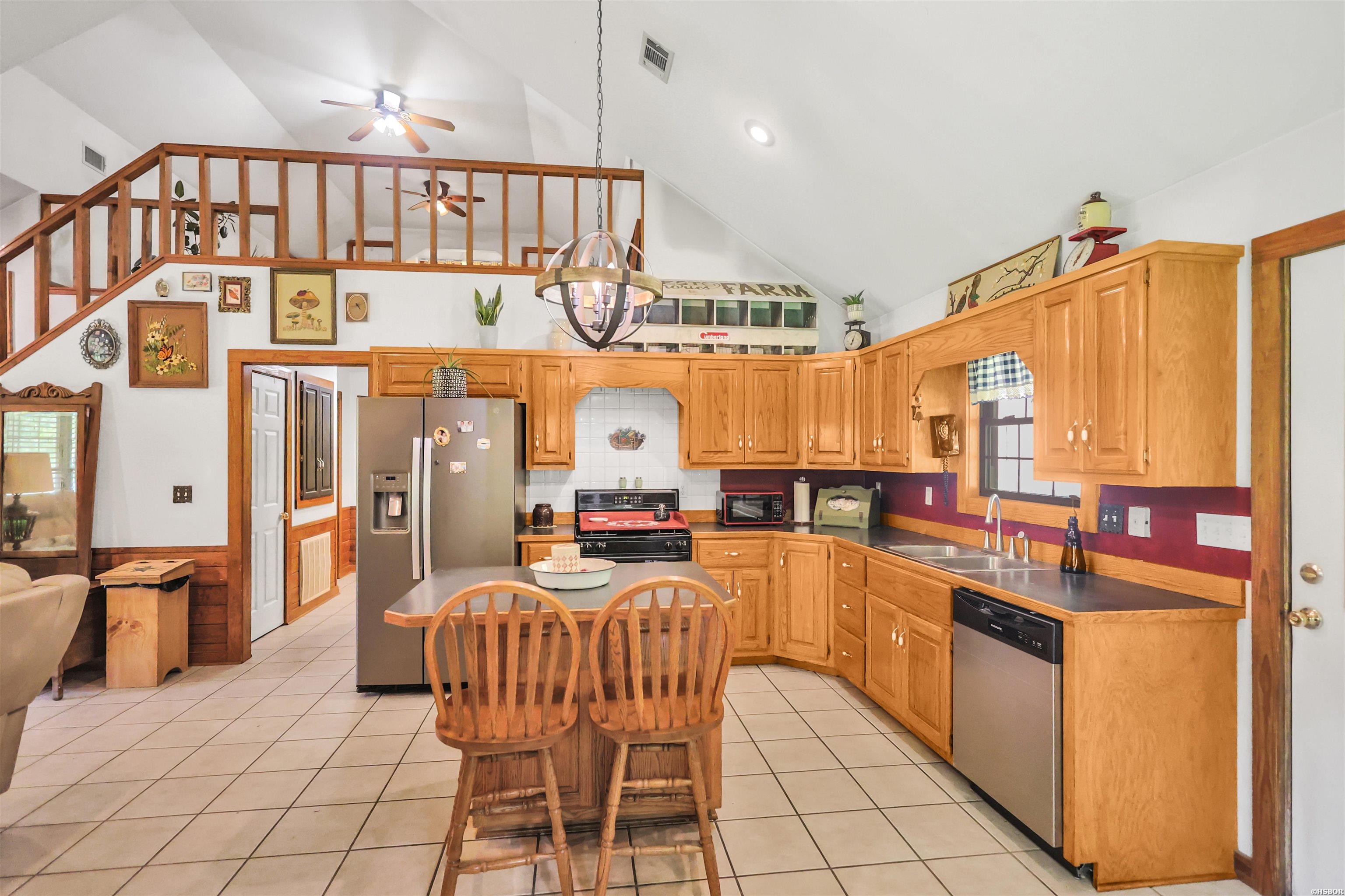 76 Makin Memories Property Photo 17
