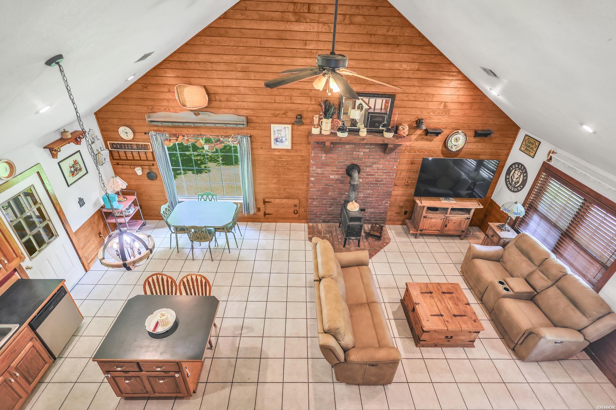 76 Makin Memories Property Photo 28