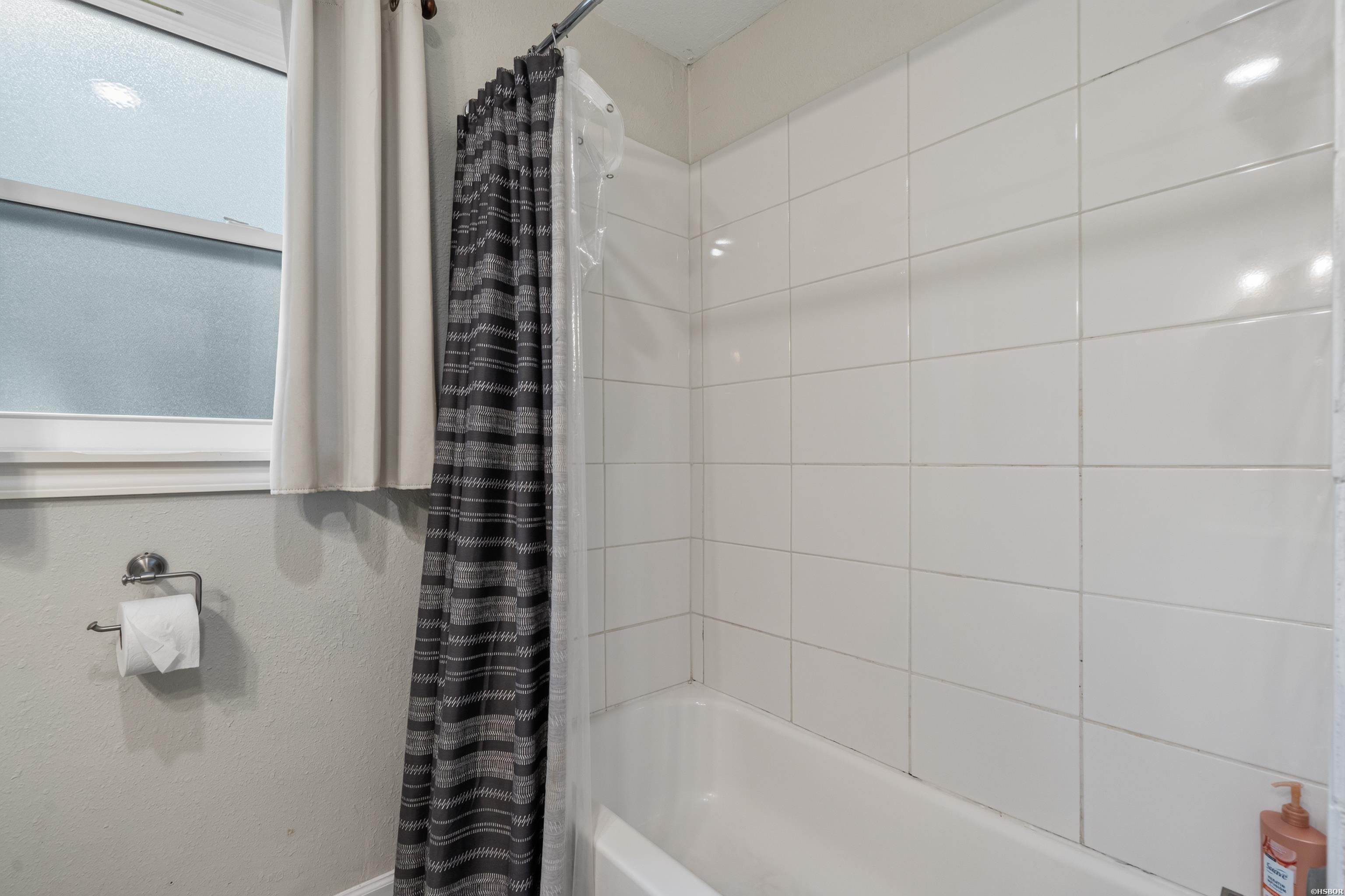 327 Pine Street Property Photo 4