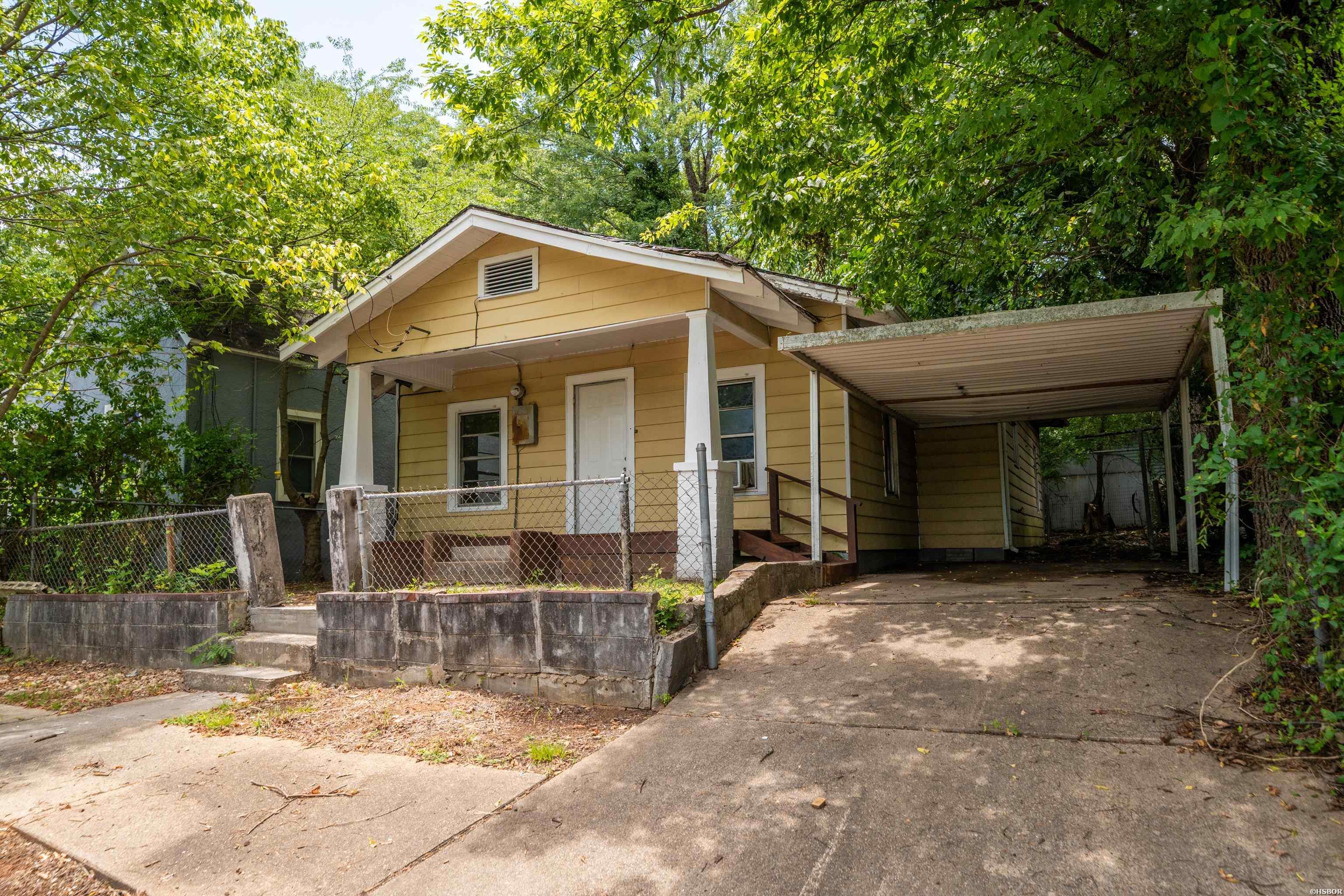 423 School Street Property Photo 2