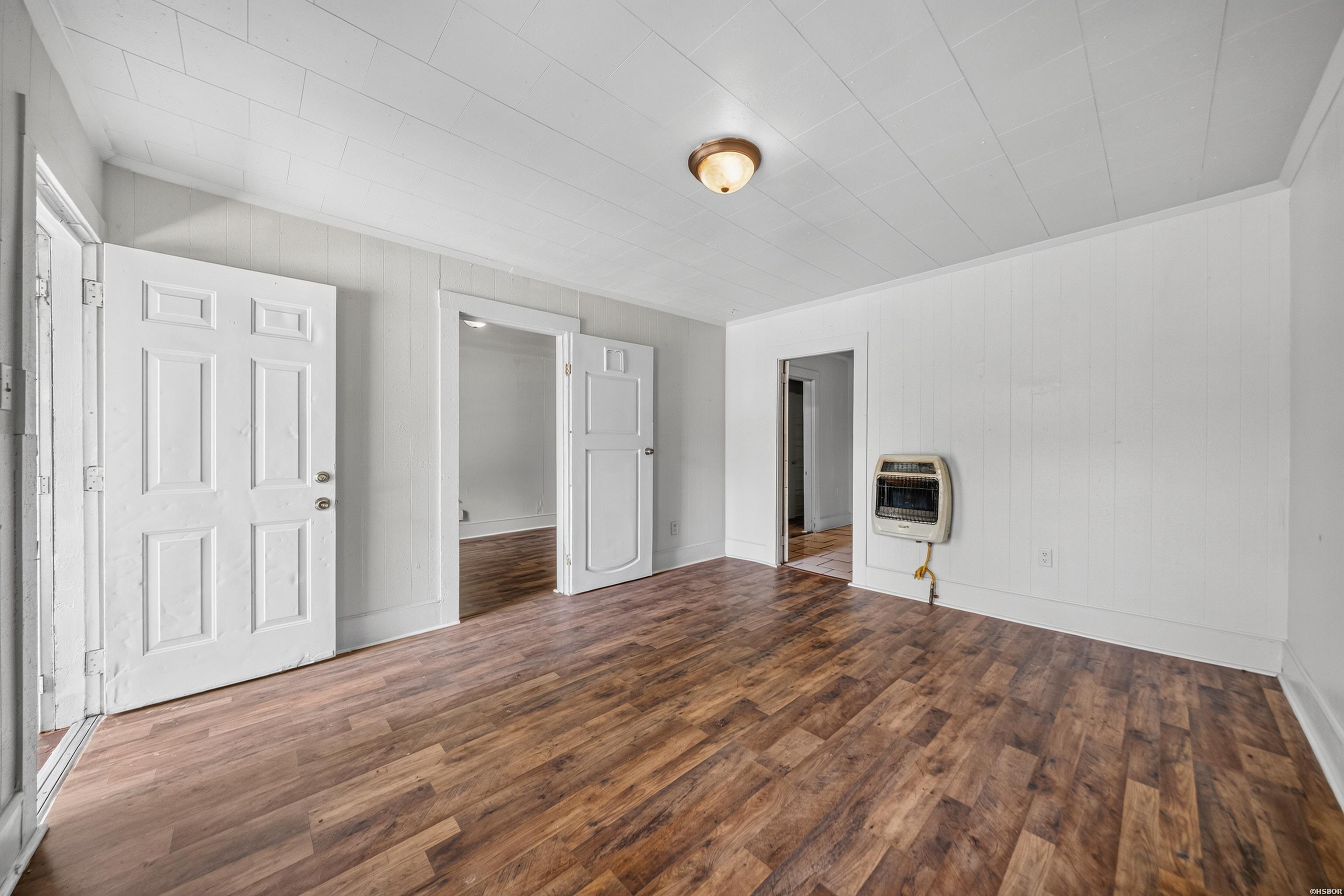 423 School Street Property Photo 5