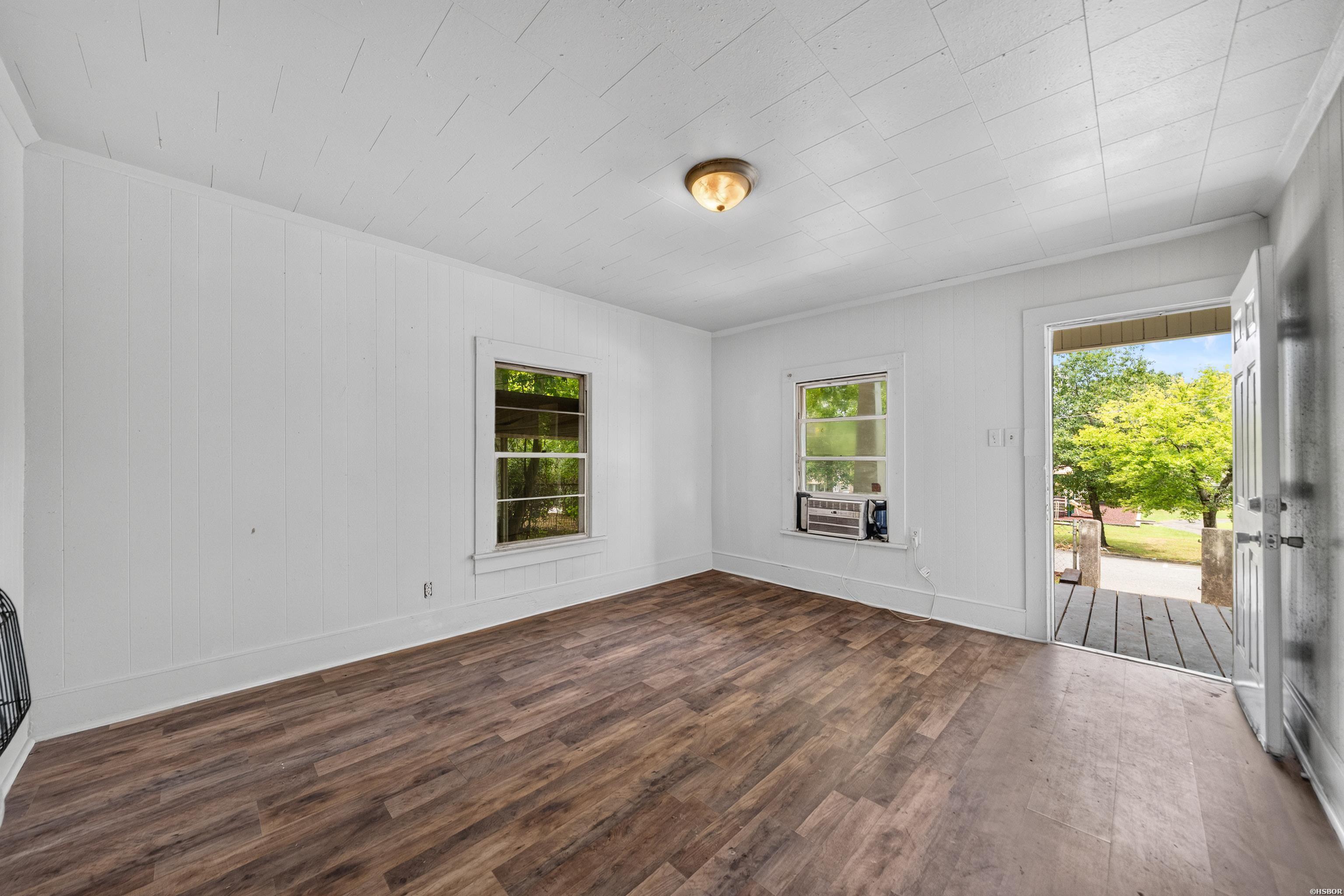 423 School Street Property Photo 6