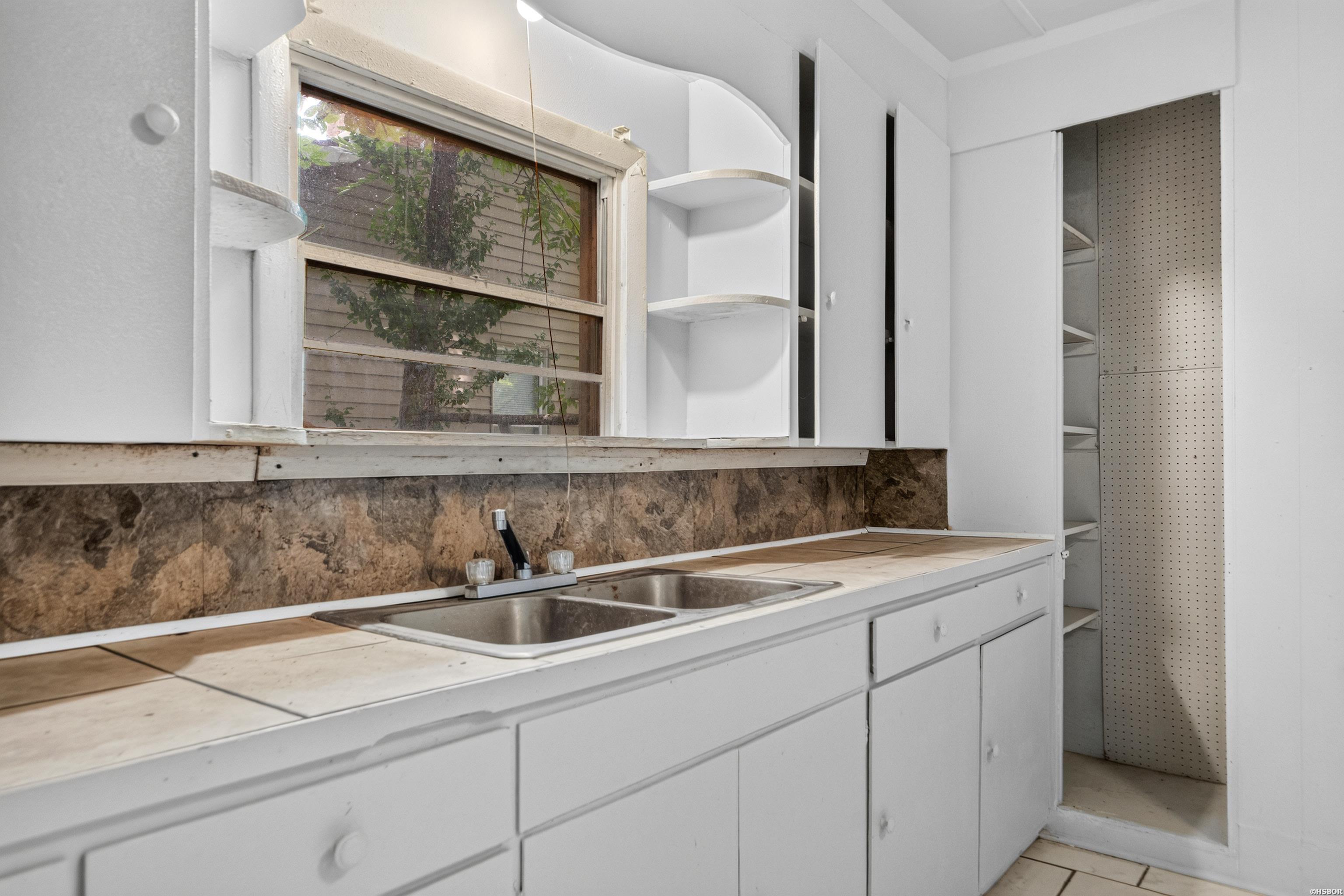 423 School Street Property Photo 9