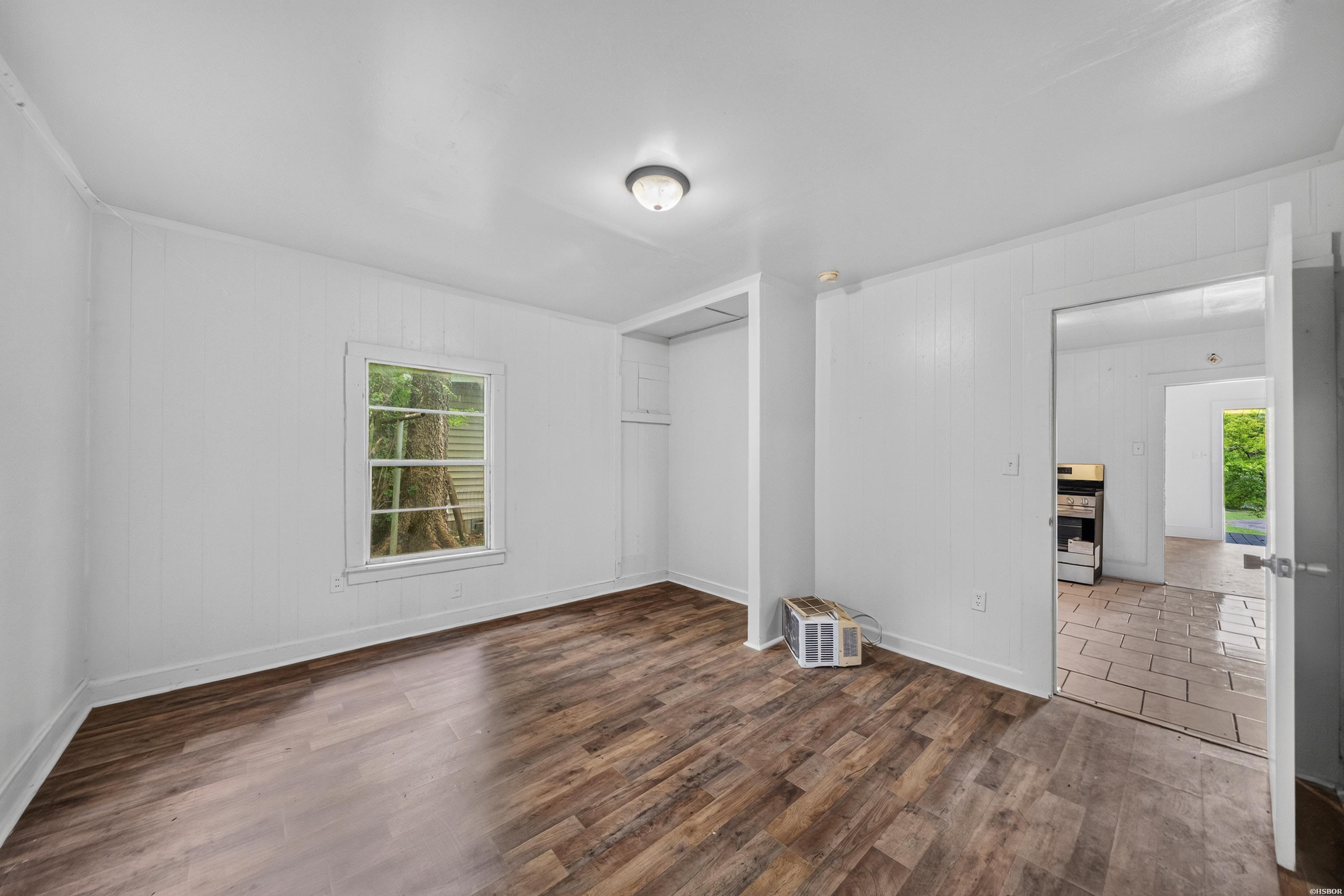 423 School Street Property Photo 11