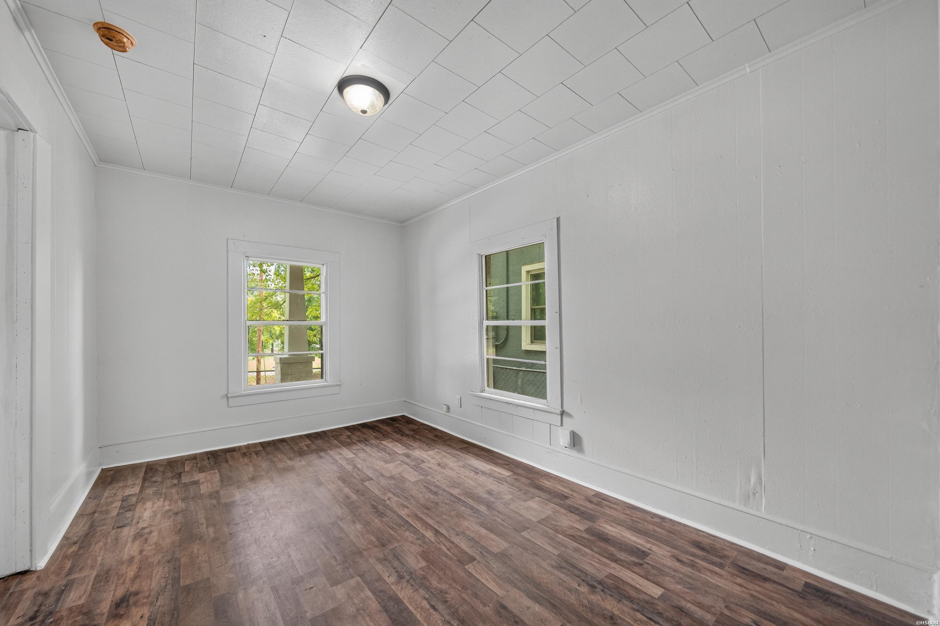 423 School Street Property Photo 15