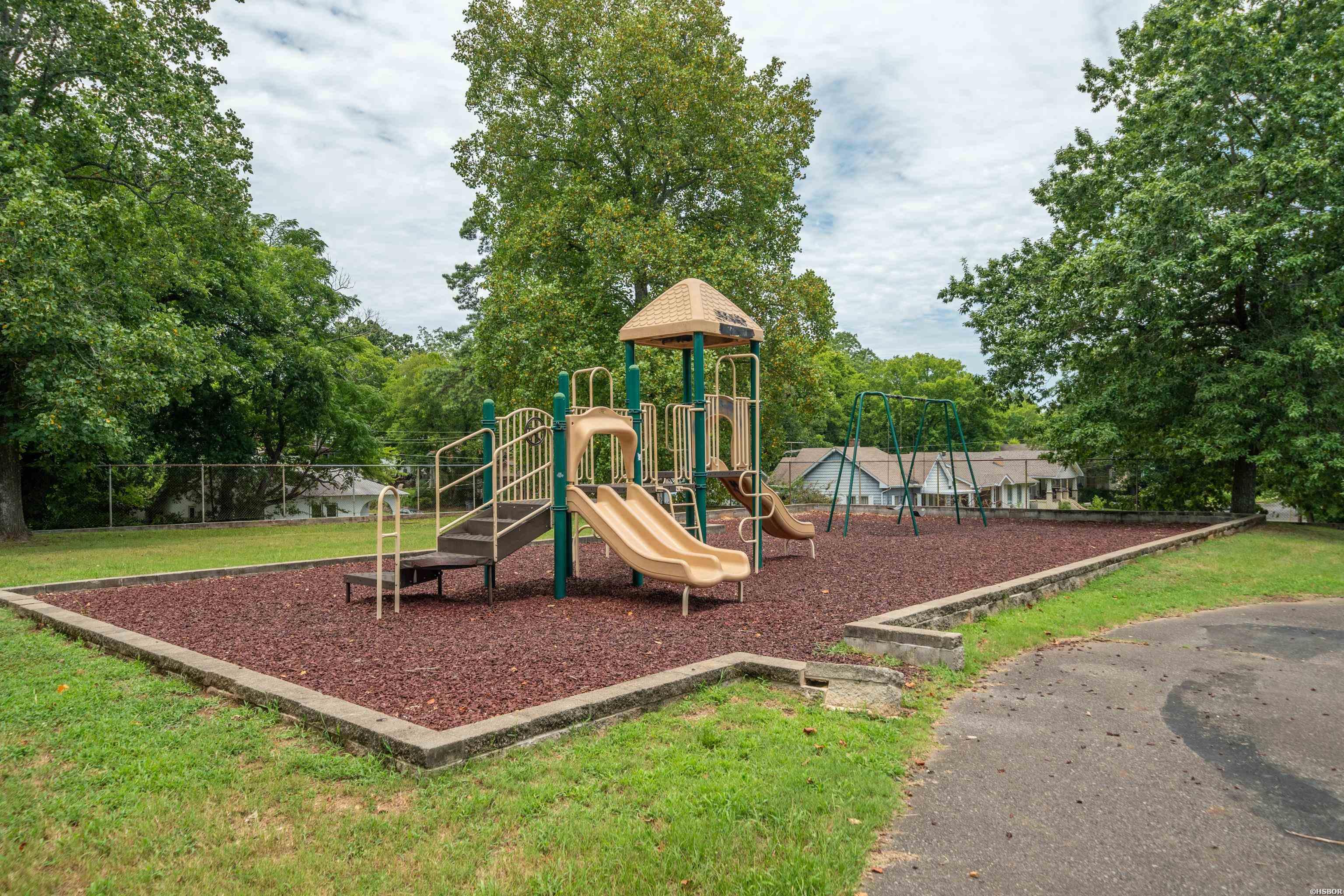 423 School Street Property Photo 21