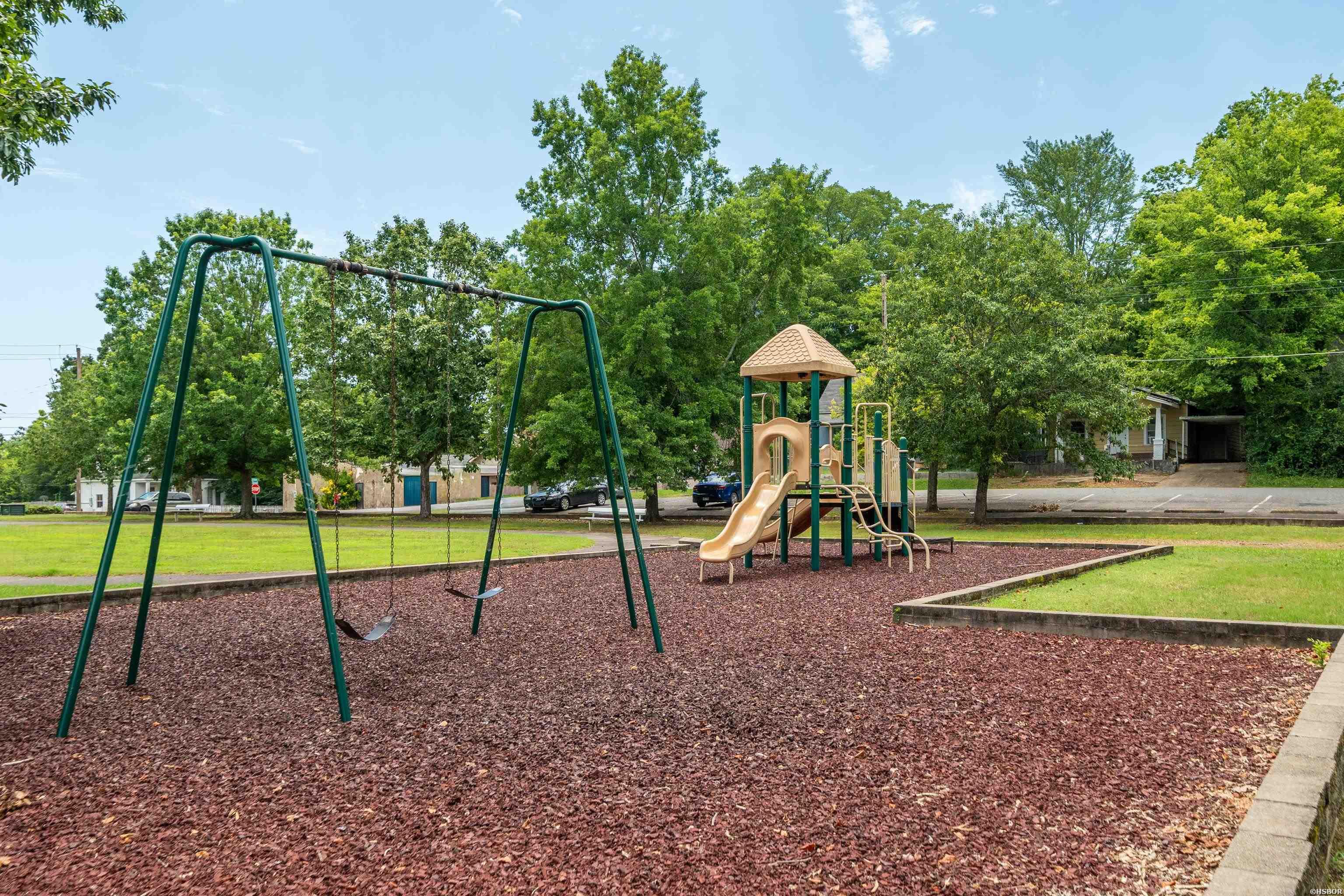 423 School Street Property Photo 22
