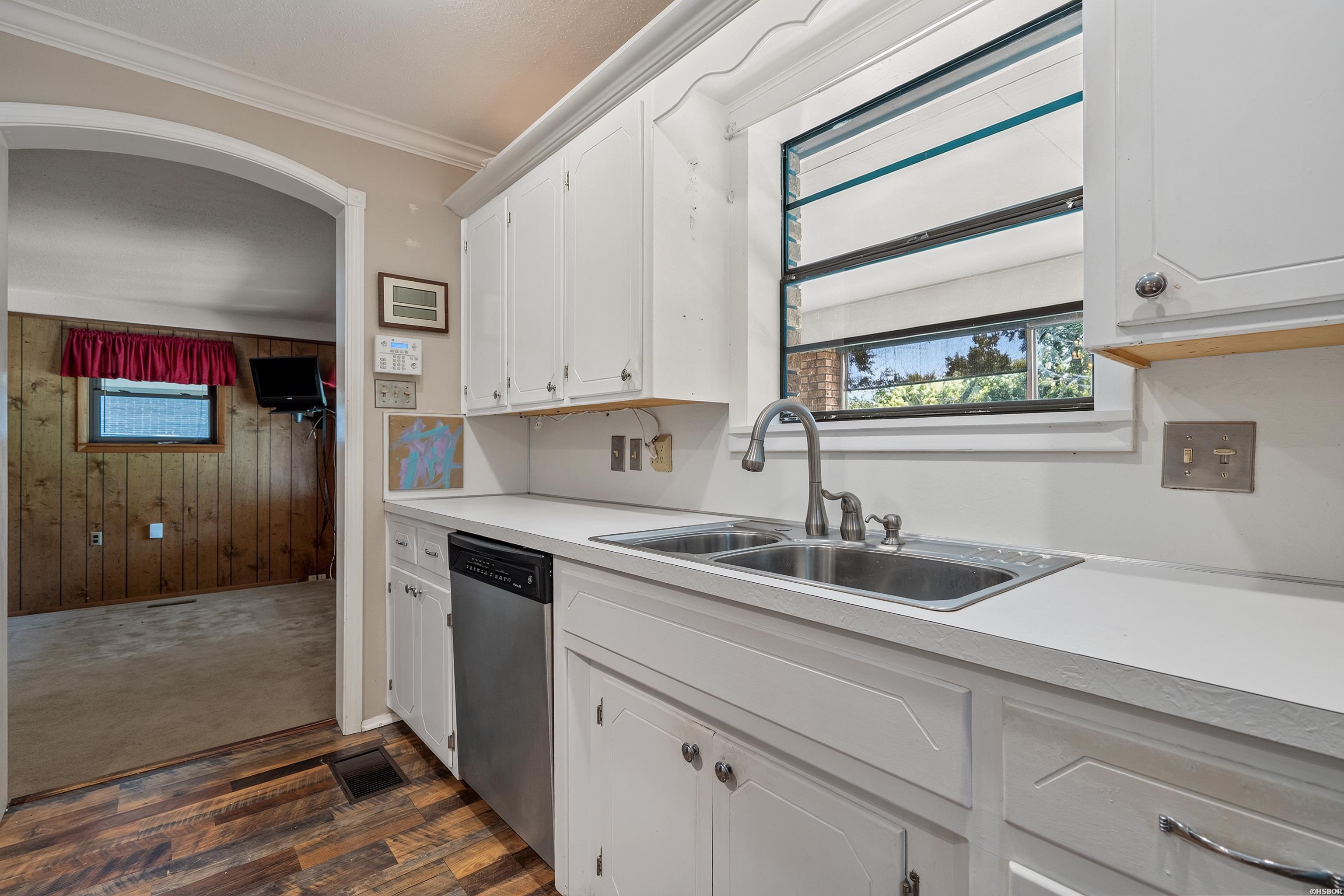 687 Terry Street Property Photo 21