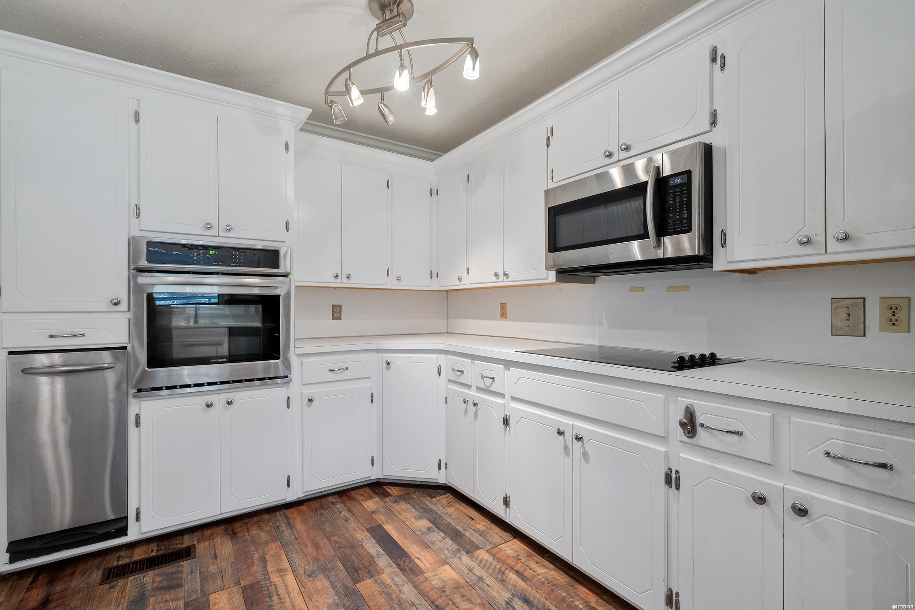 687 Terry Street Property Photo 22