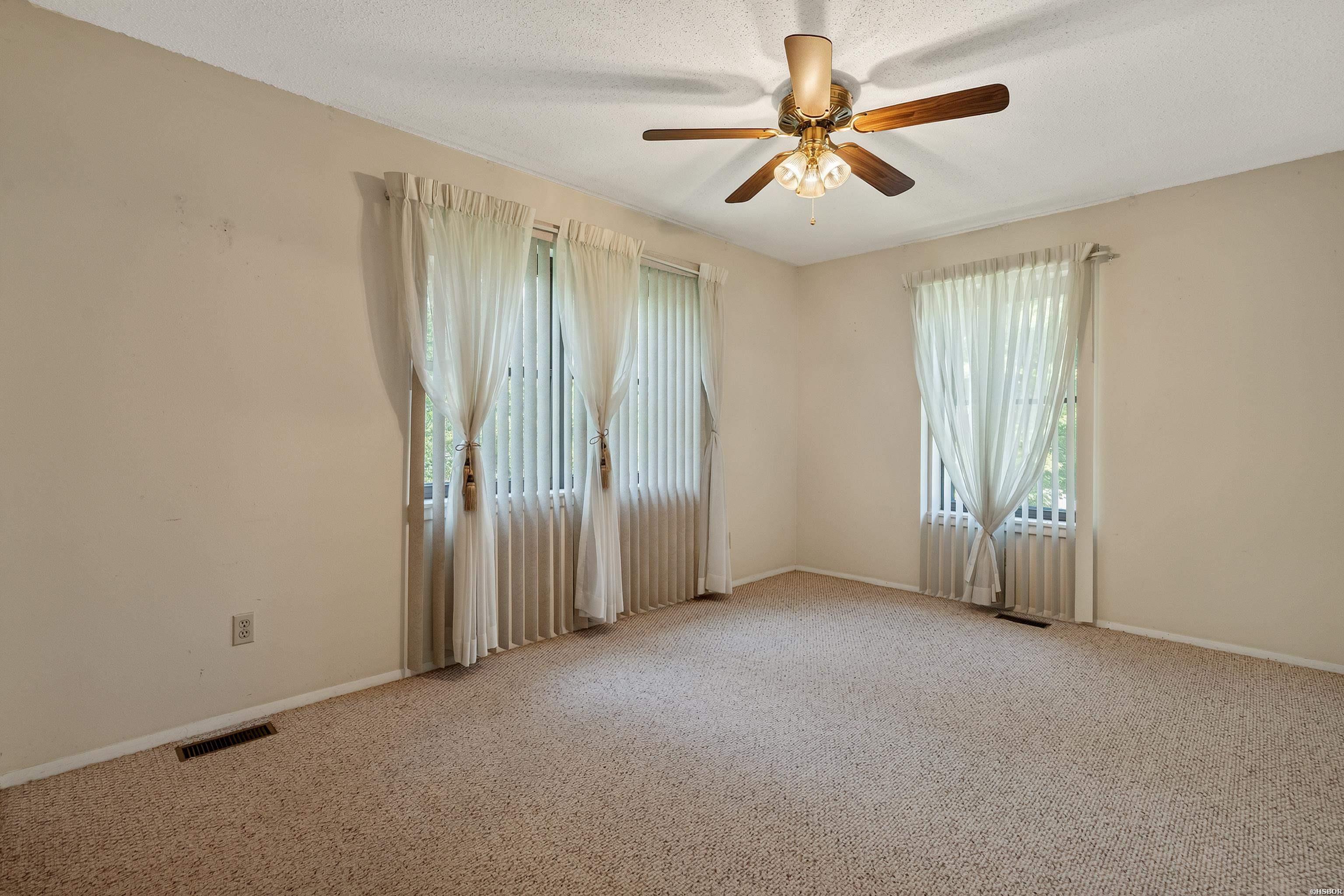 687 Terry Street Property Photo 33