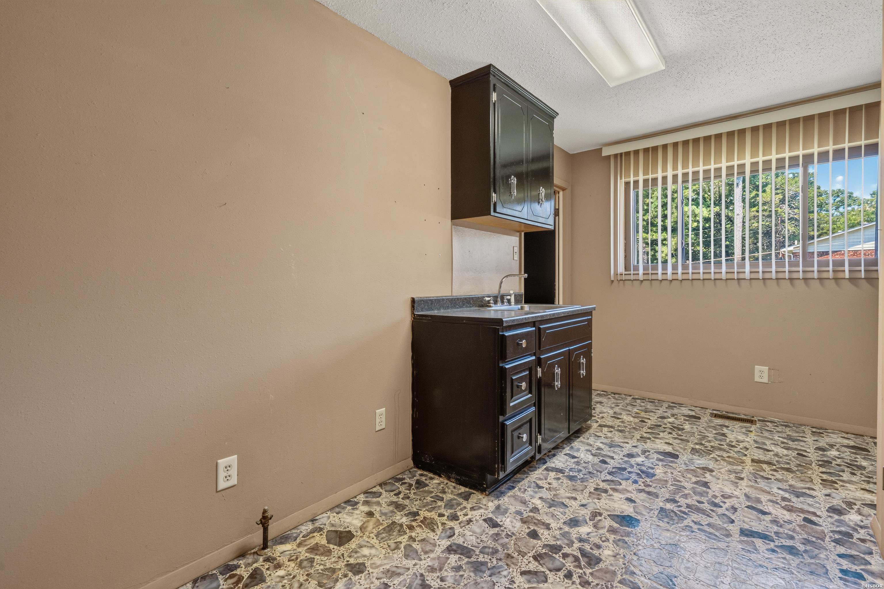 687 Terry Street Property Photo 36