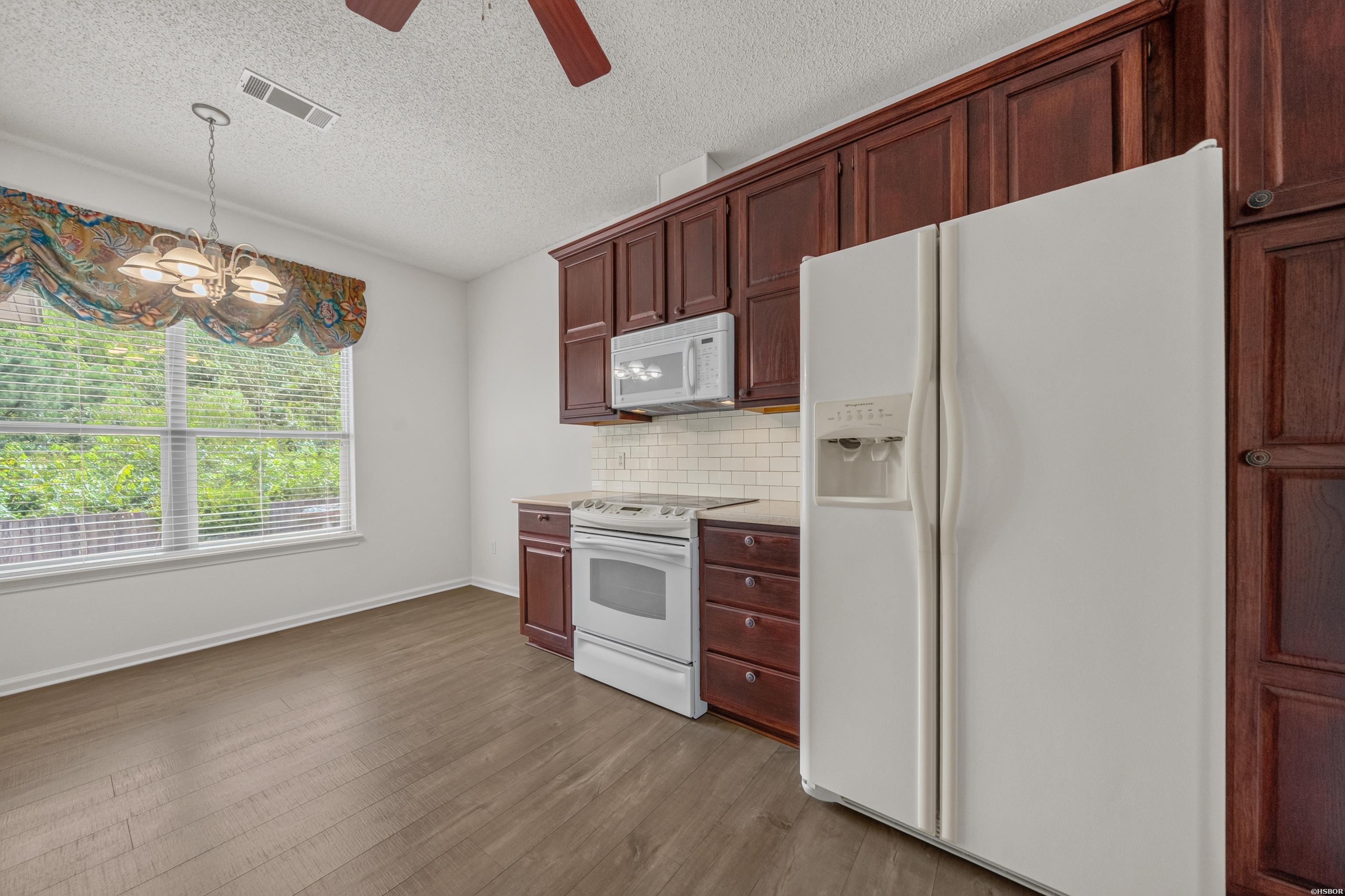 600 Pakis Street Property Photo 11