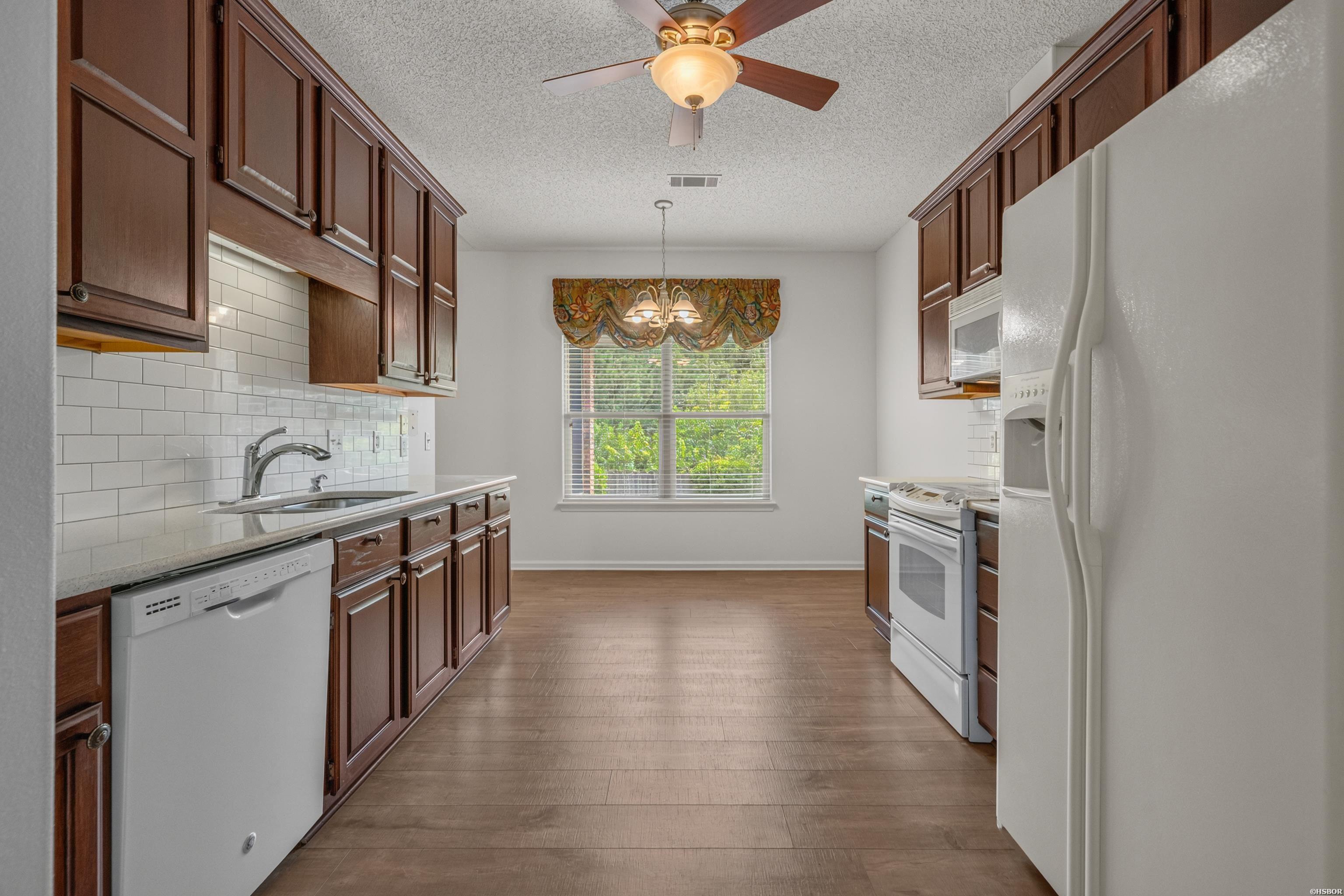 600 Pakis Street Property Photo 12