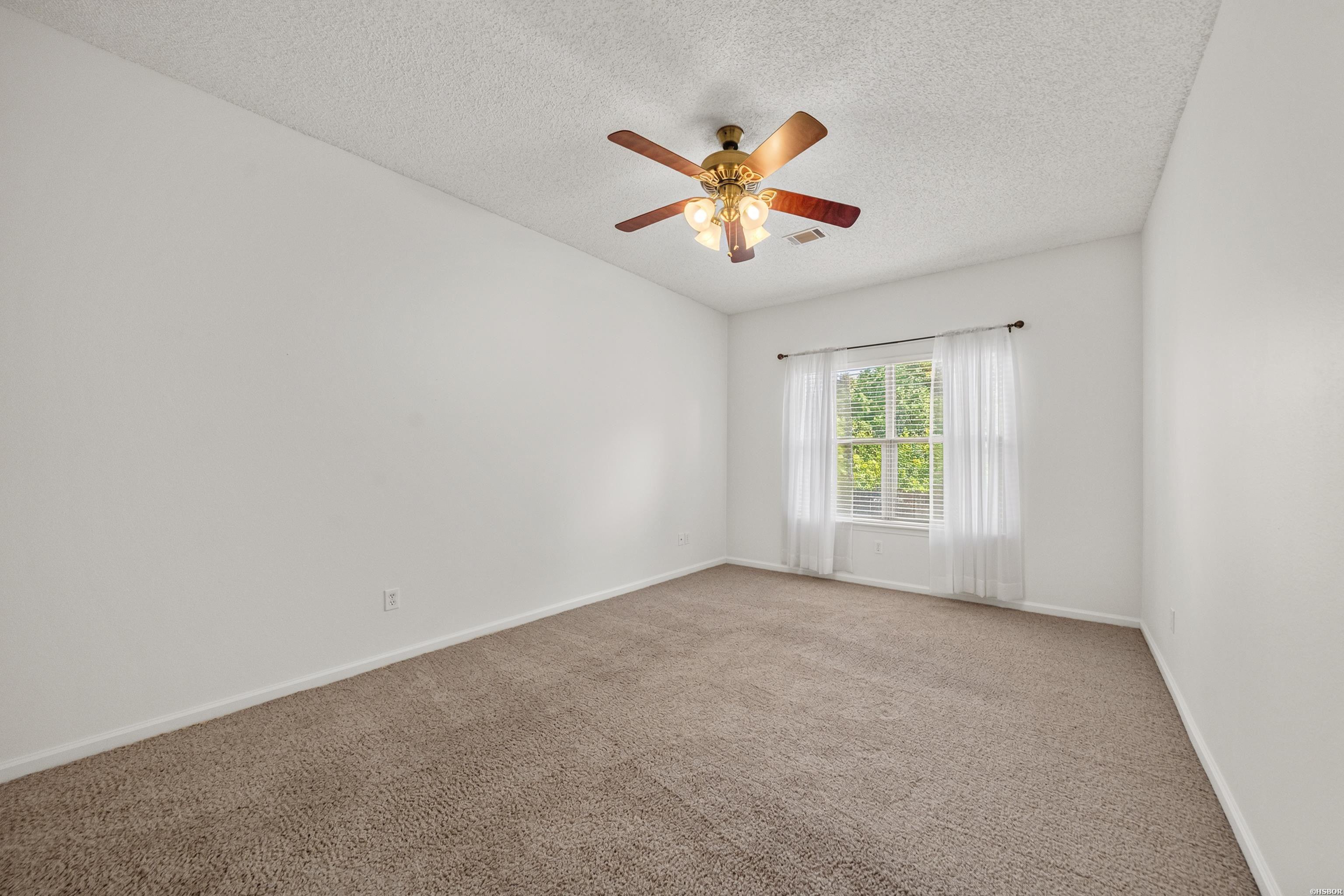600 Pakis Street Property Photo 18