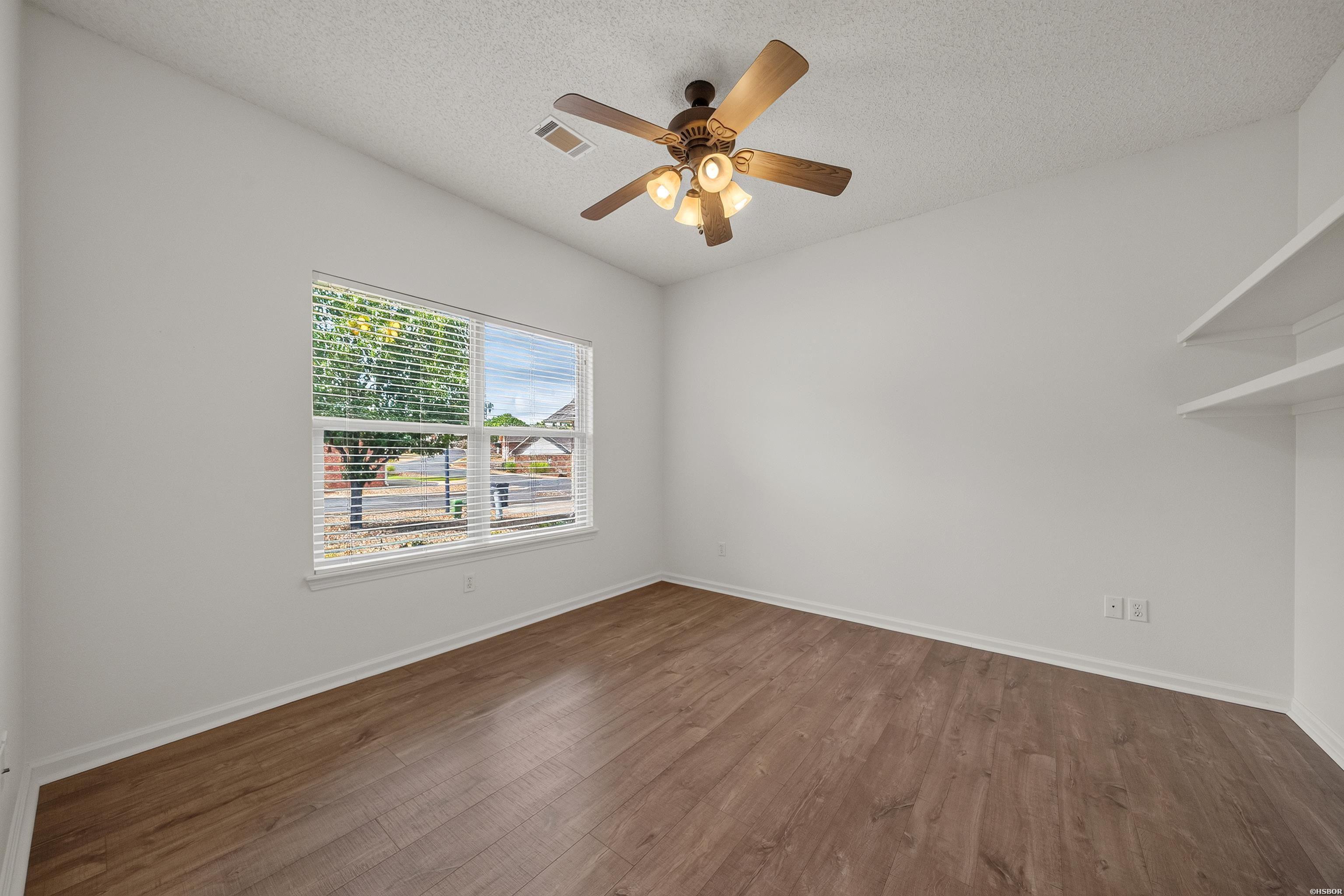 600 Pakis Street Property Photo 28