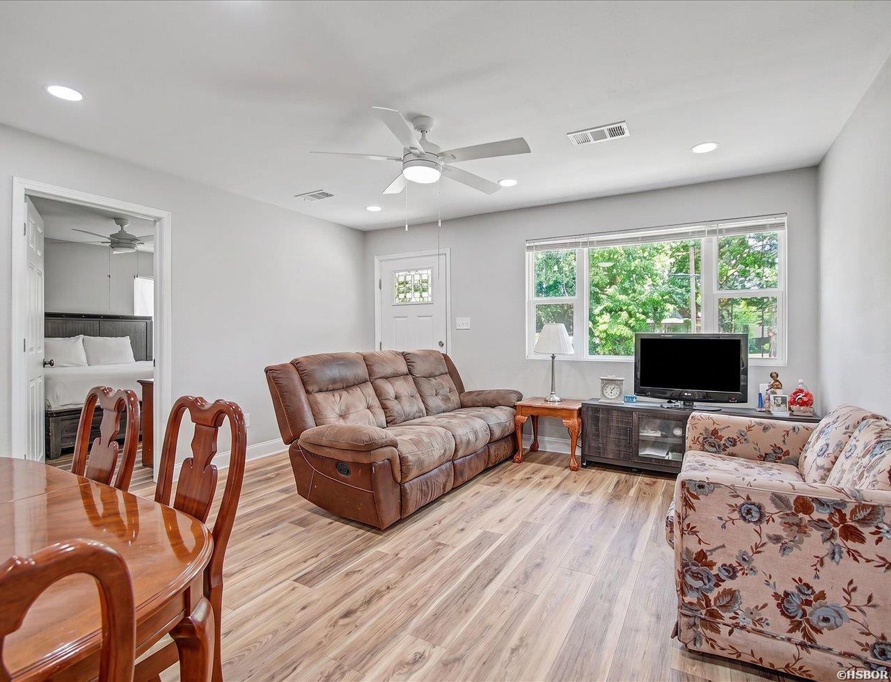 410,404,406,408 Charteroak Property Photo 12