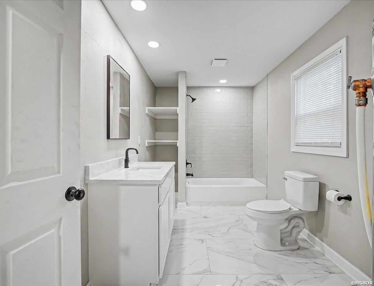 410,404,406,408 Charteroak Property Photo 24
