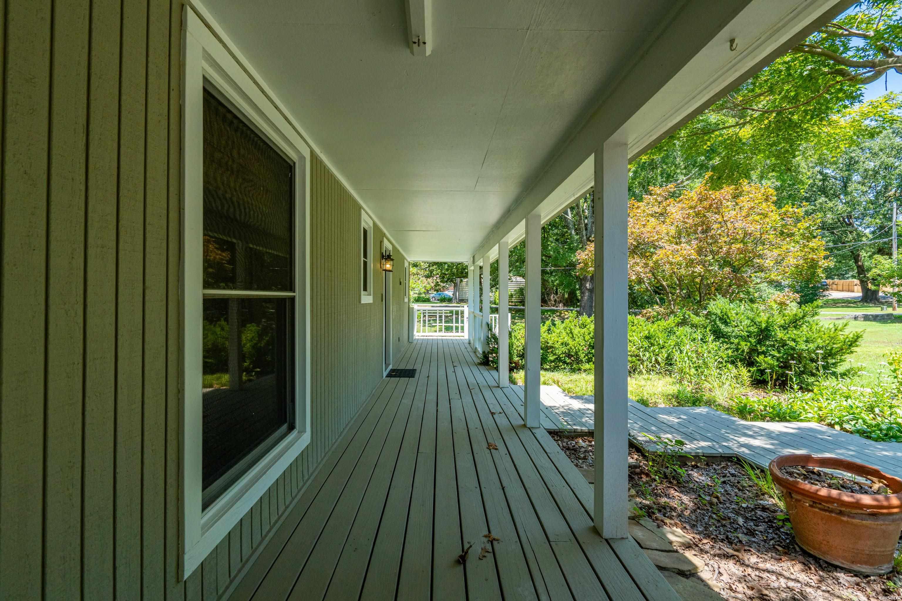 512 Beachview Circle Property Photo 9