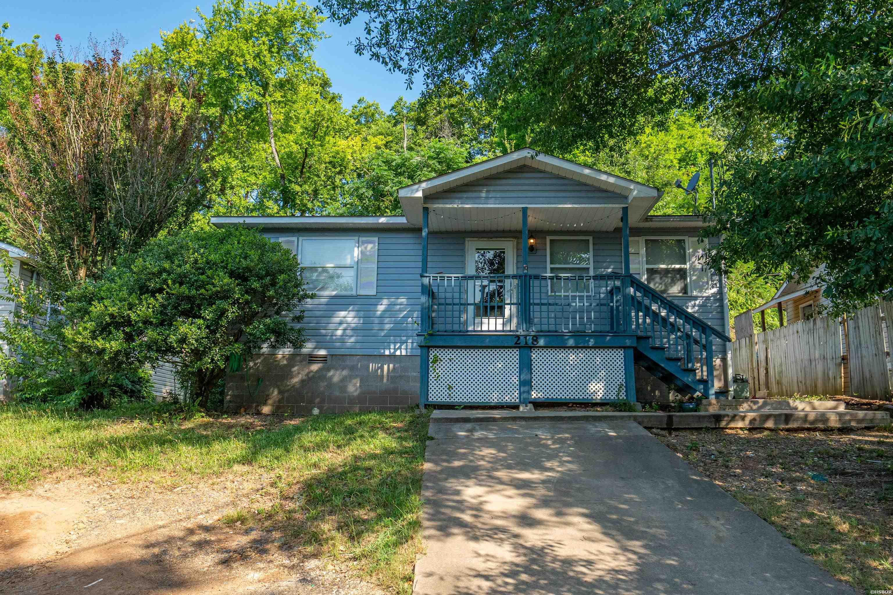 218 Illinois Street Property Photo 2