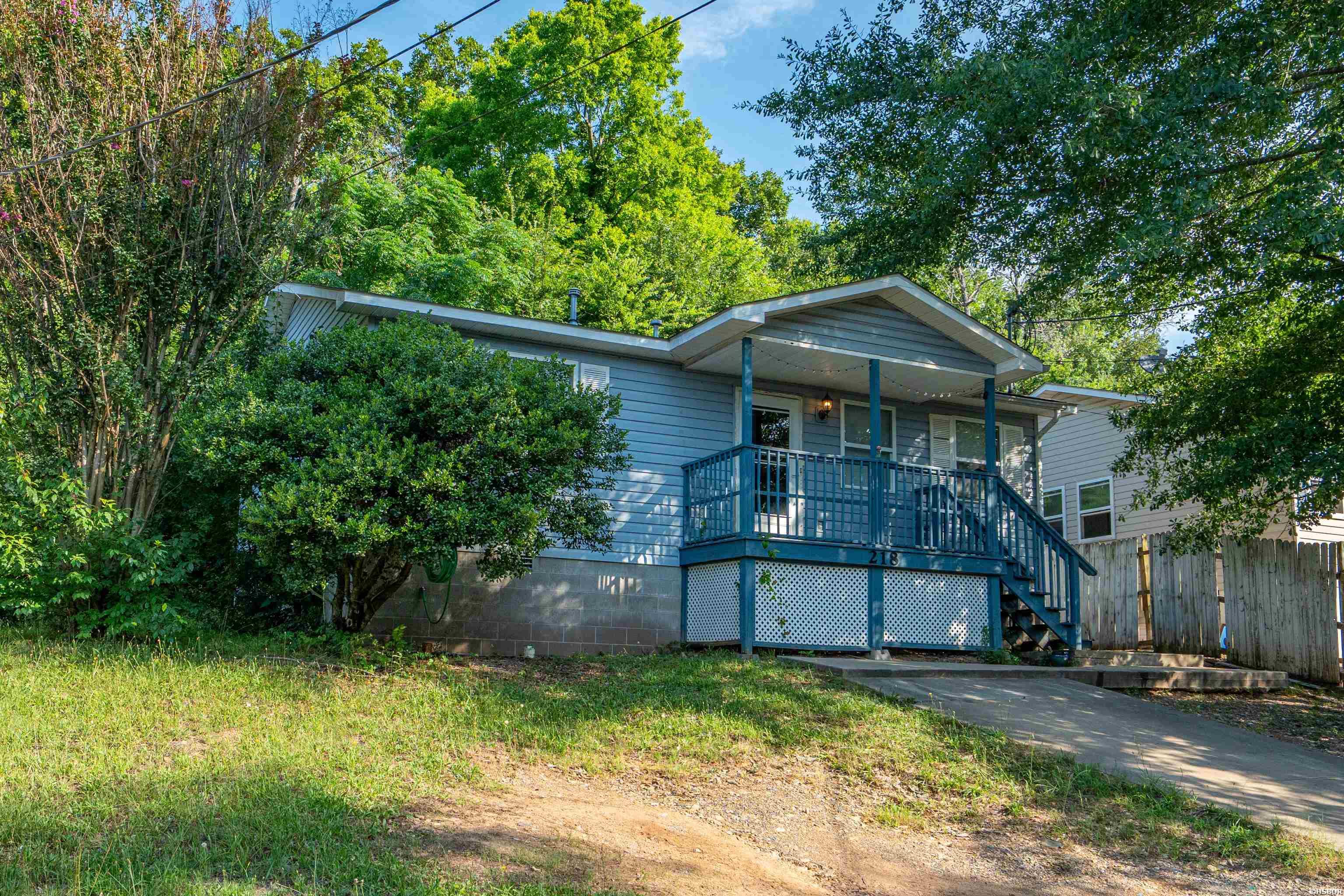 218 Illinois Street Property Photo 3