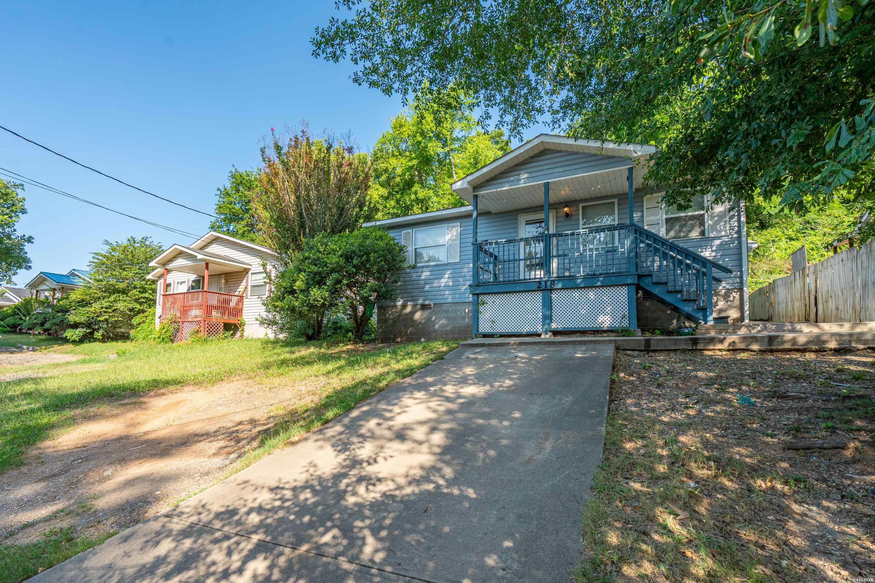 218 Illinois Street Property Photo 4