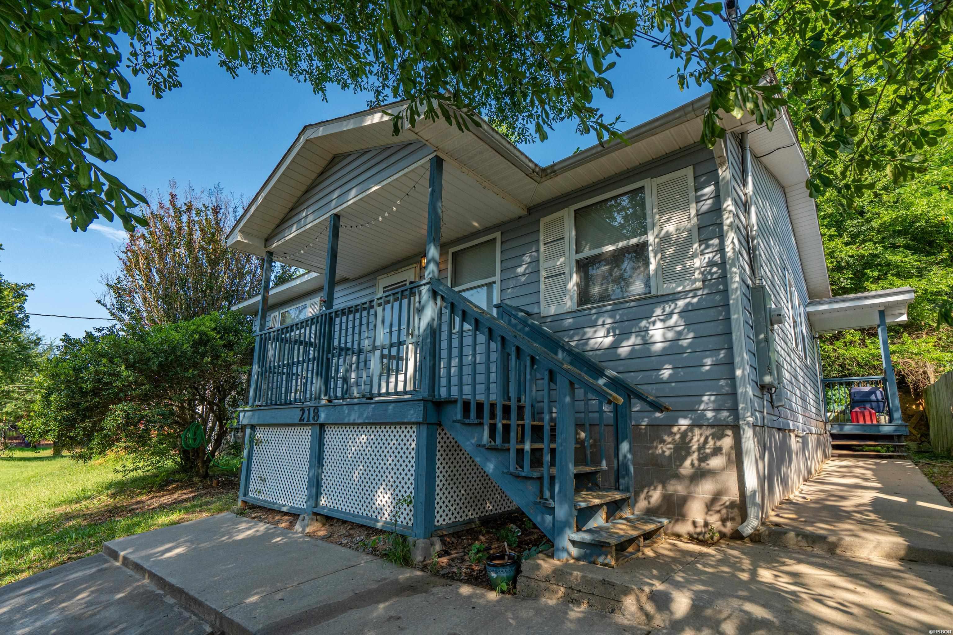 218 Illinois Street Property Photo 5