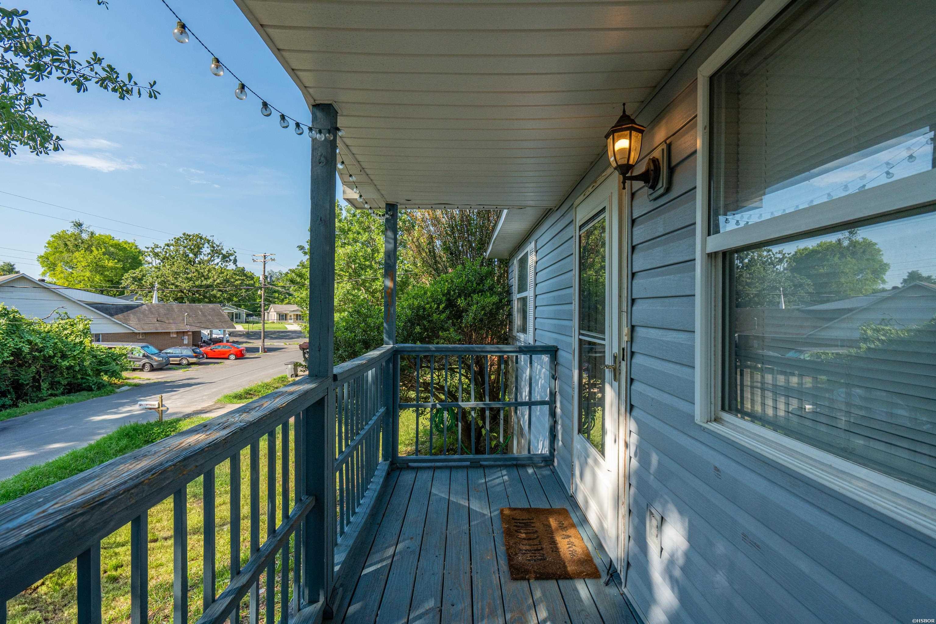 218 Illinois Street Property Photo 6