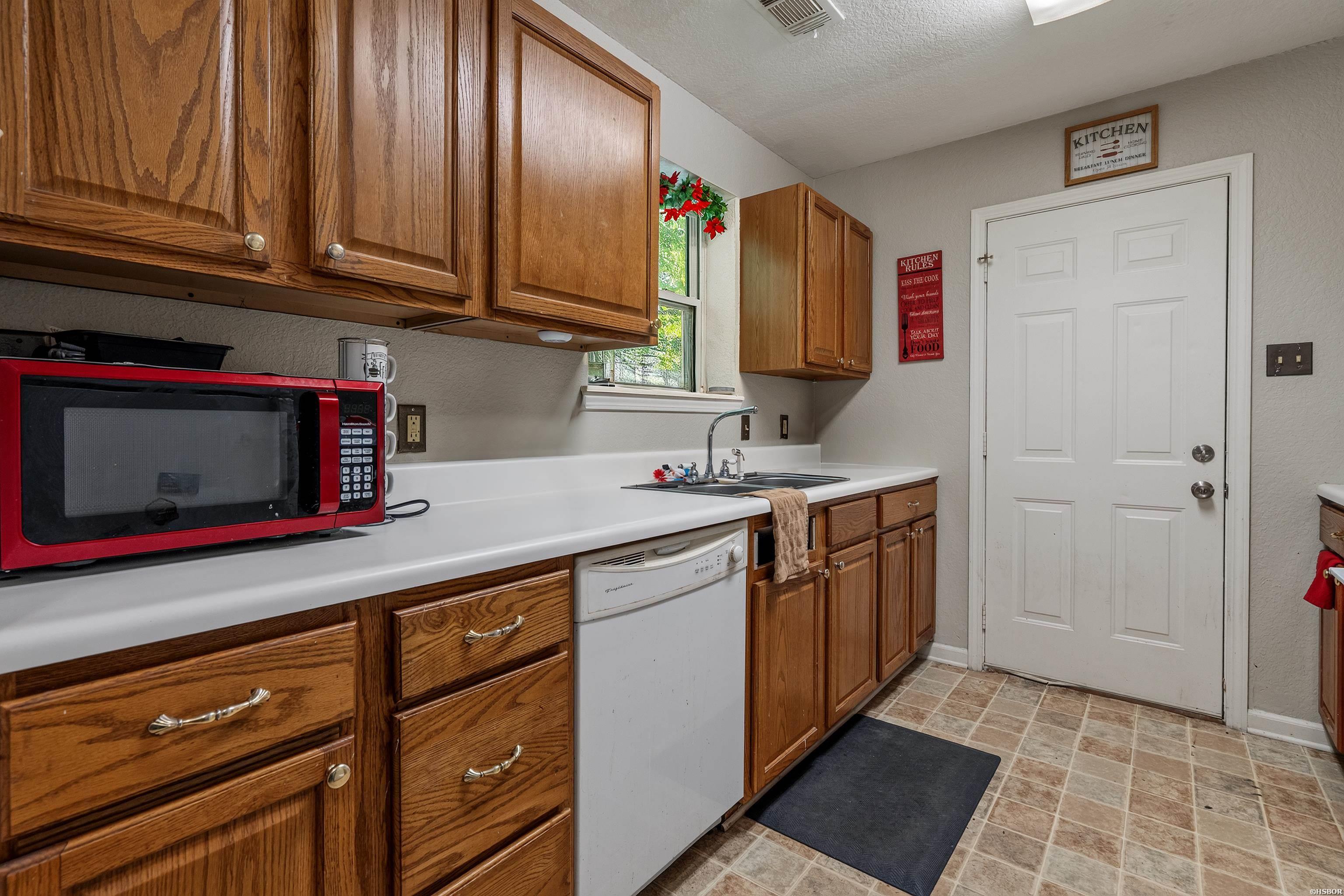 218 Illinois Street Property Photo 14