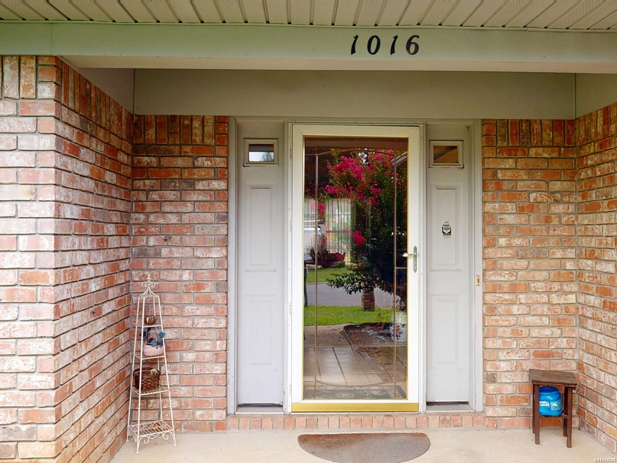 1016 Woodlawn Property Photo 2