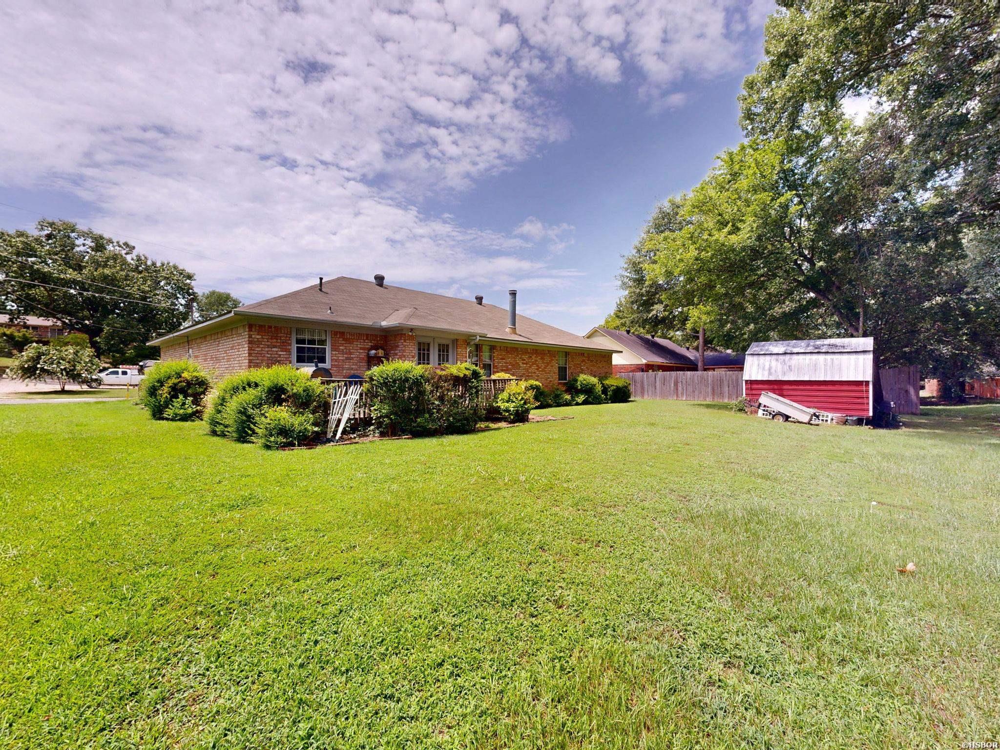 1016 Woodlawn Property Photo 5