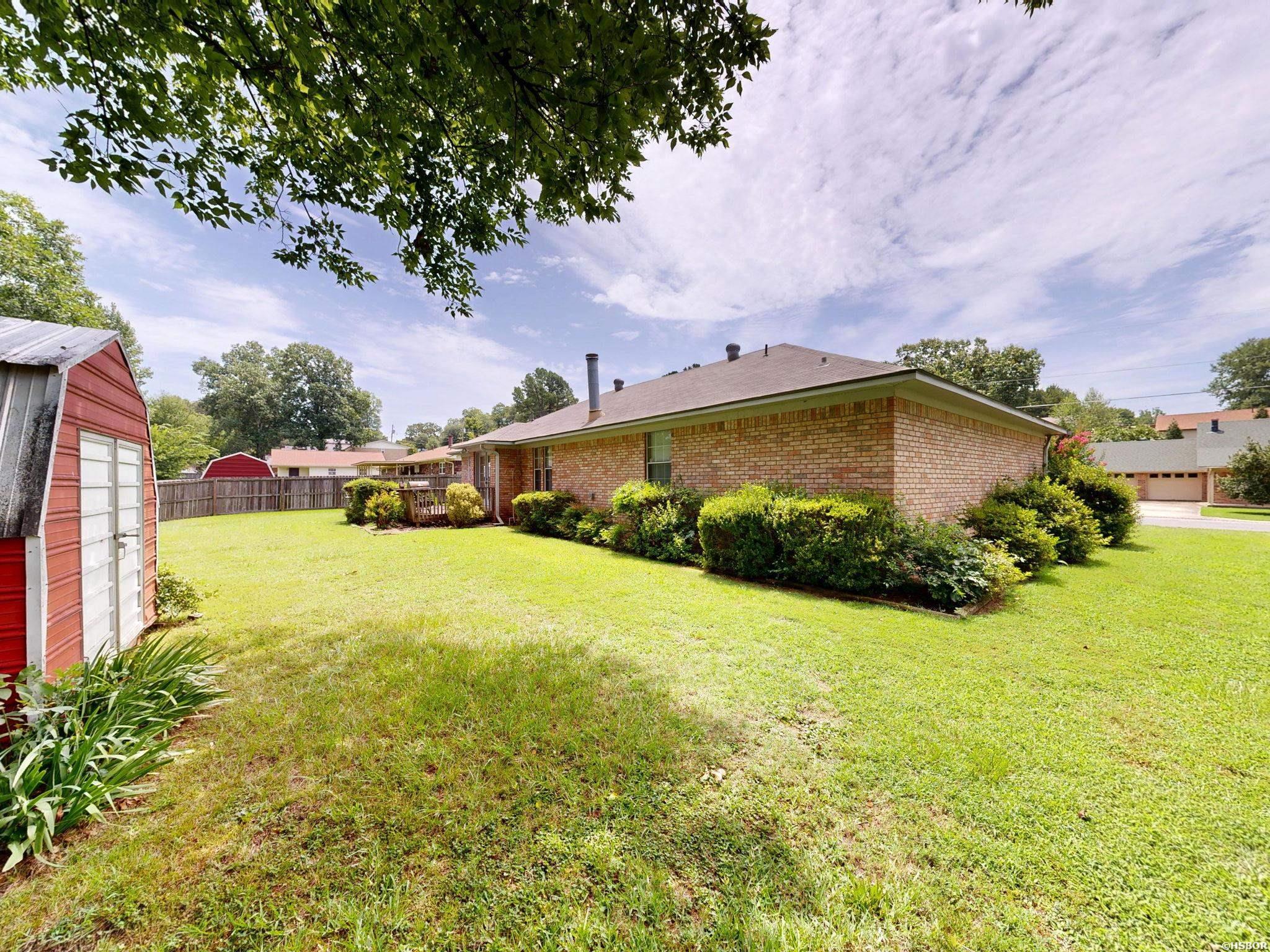 1016 Woodlawn Property Photo 6