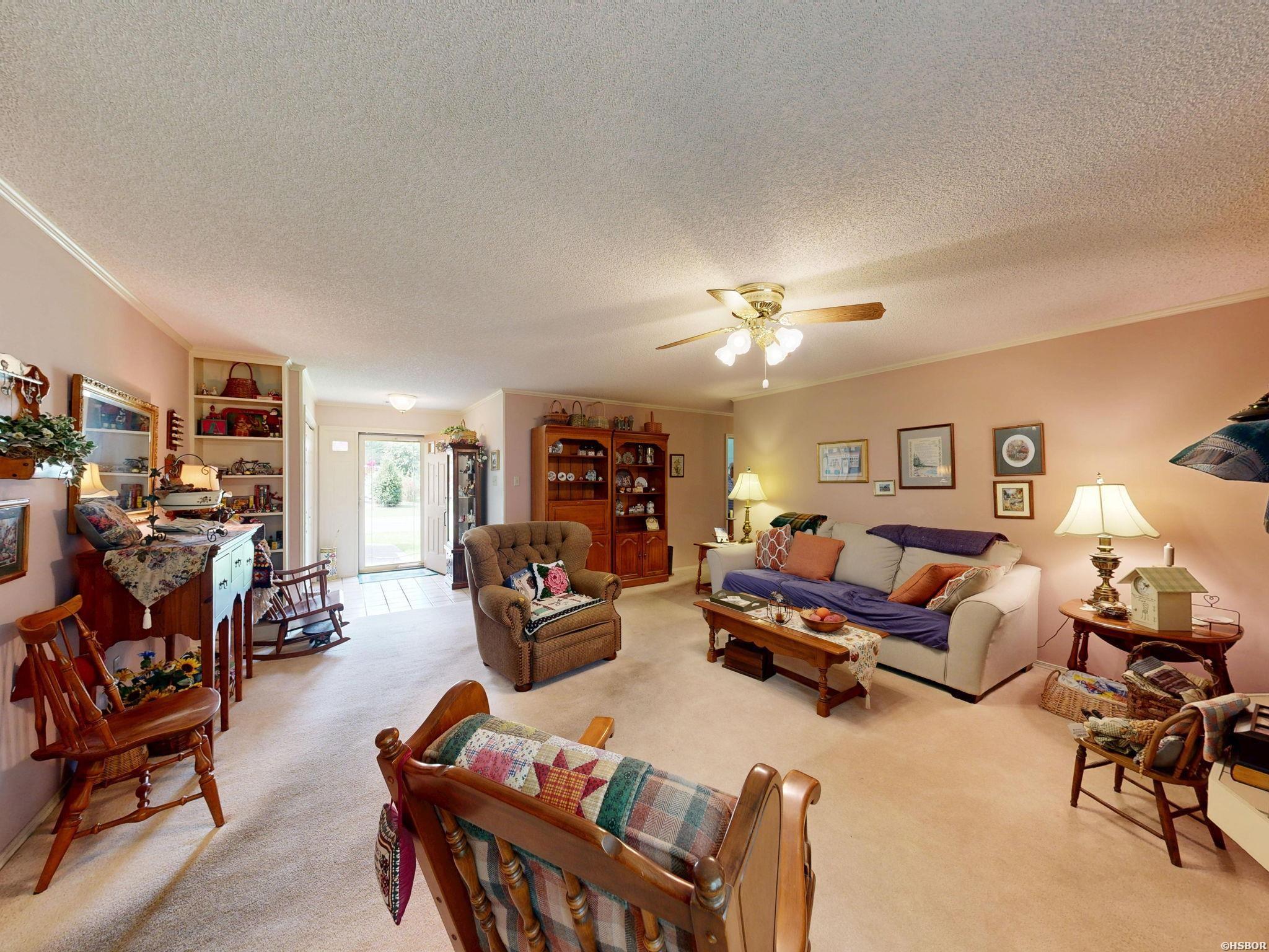 1016 Woodlawn Property Photo 9