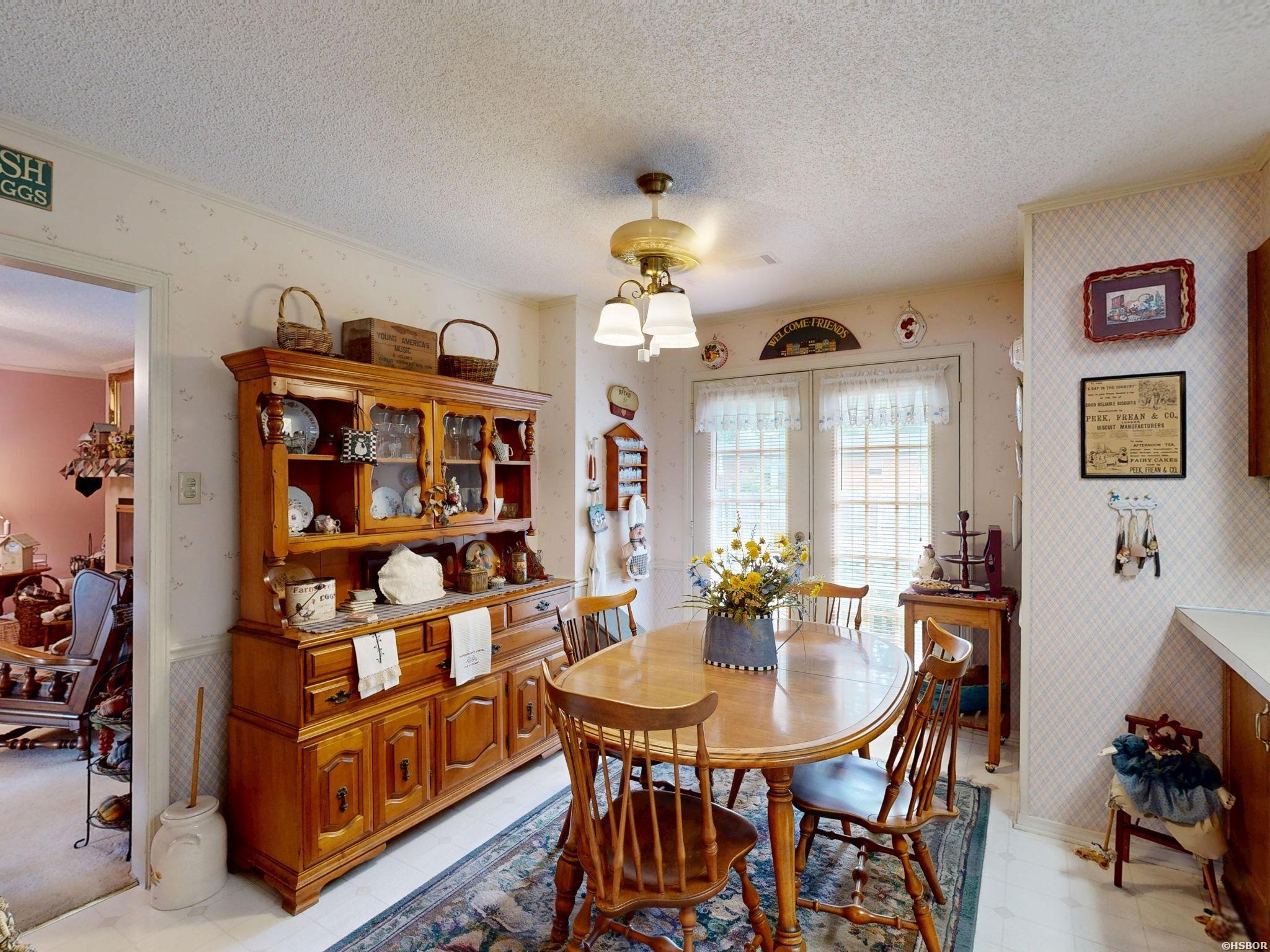 1016 Woodlawn Property Photo 16