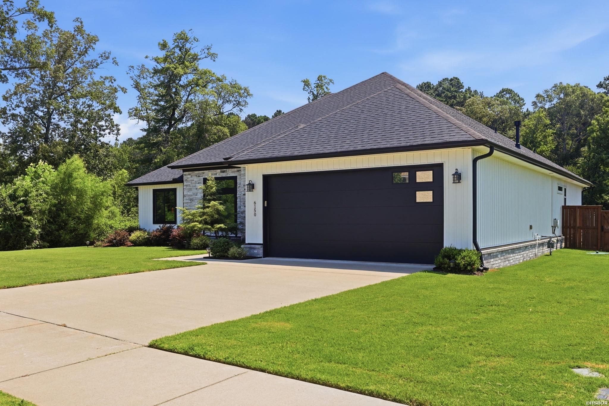 6150 Creekwater Drive Property Photo 3