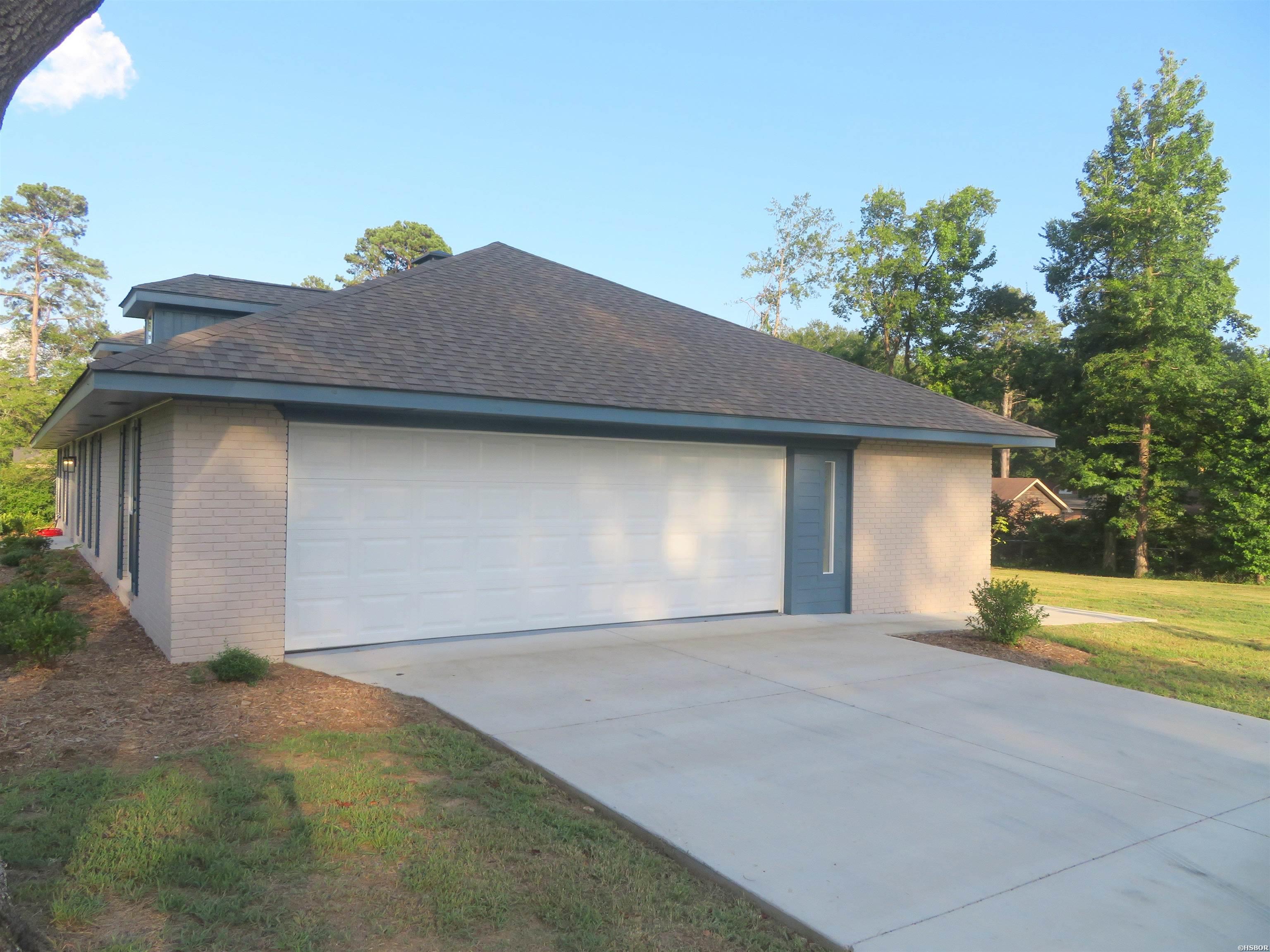 2507 Yorkshire Drive Property Photo 4