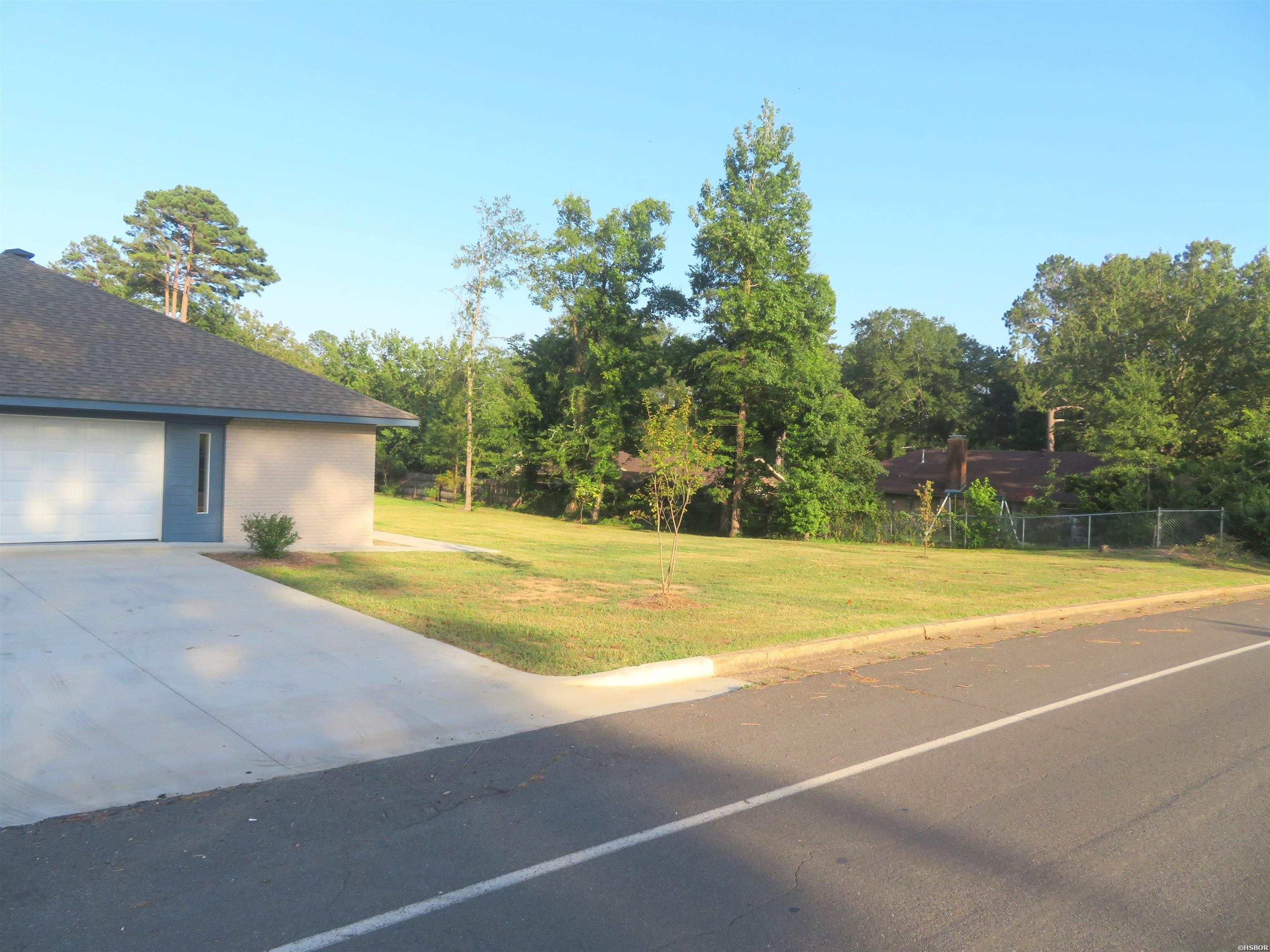 2507 Yorkshire Drive Property Photo 5
