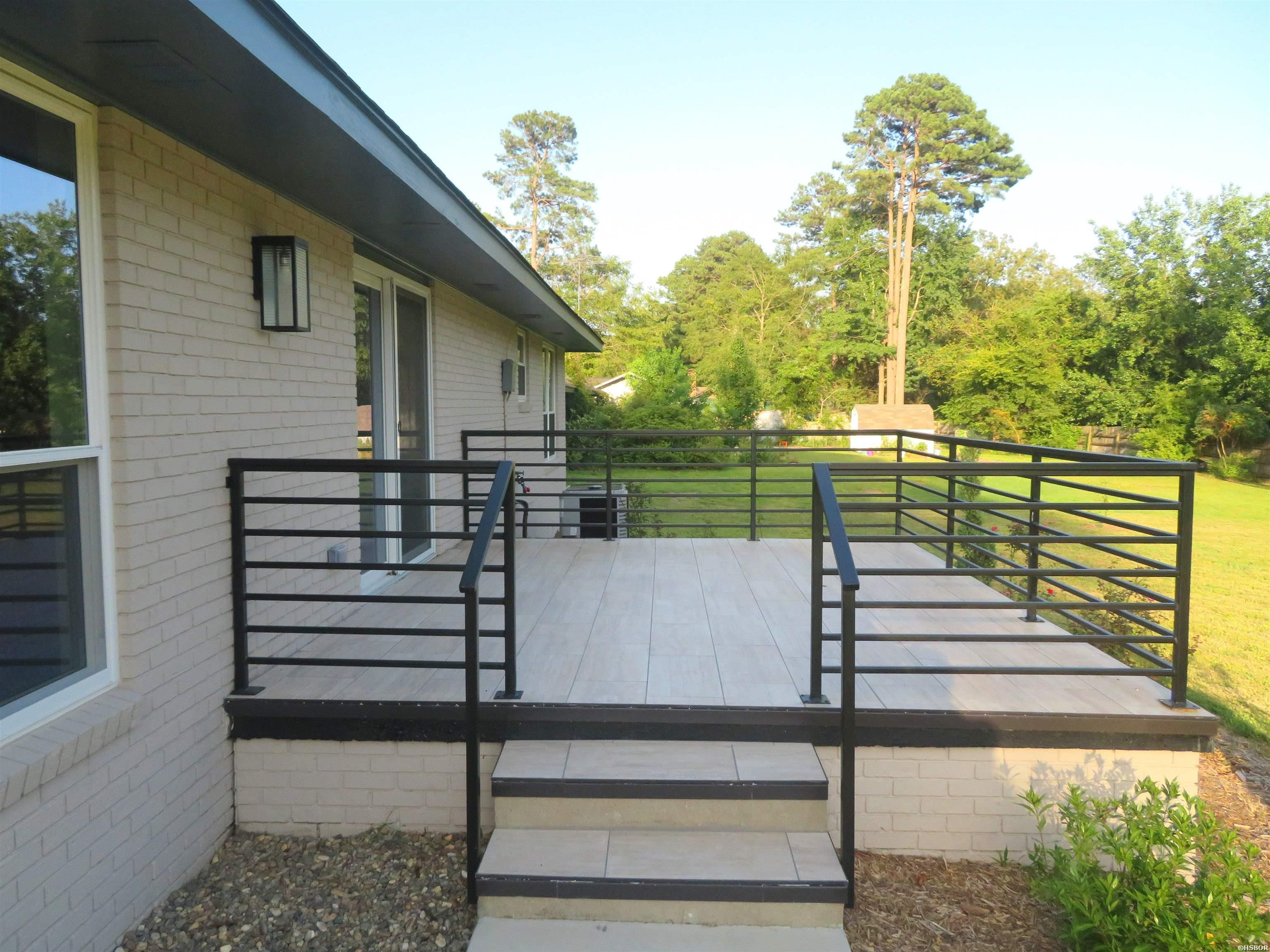 2507 Yorkshire Drive Property Photo 11