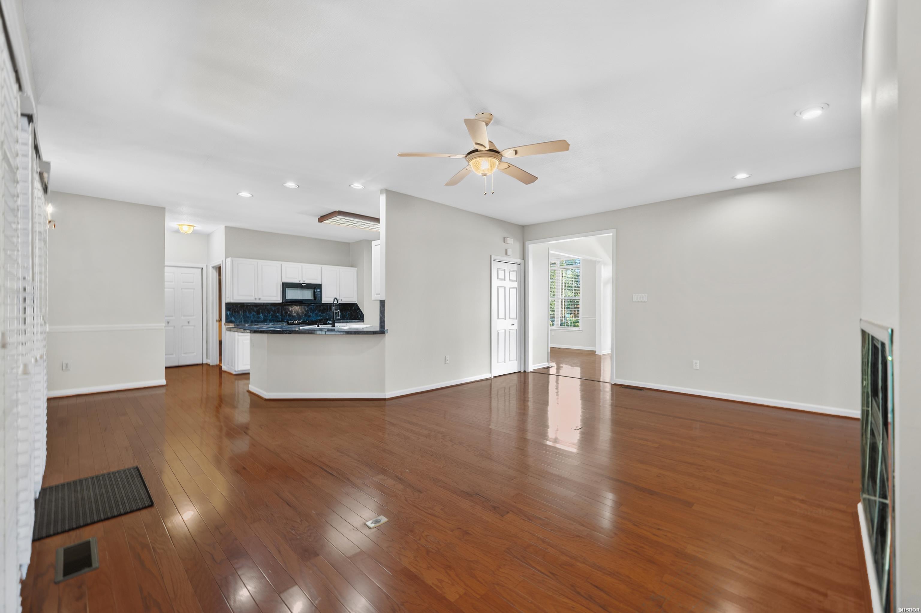 404 Peninsula Drive Property Photo 12