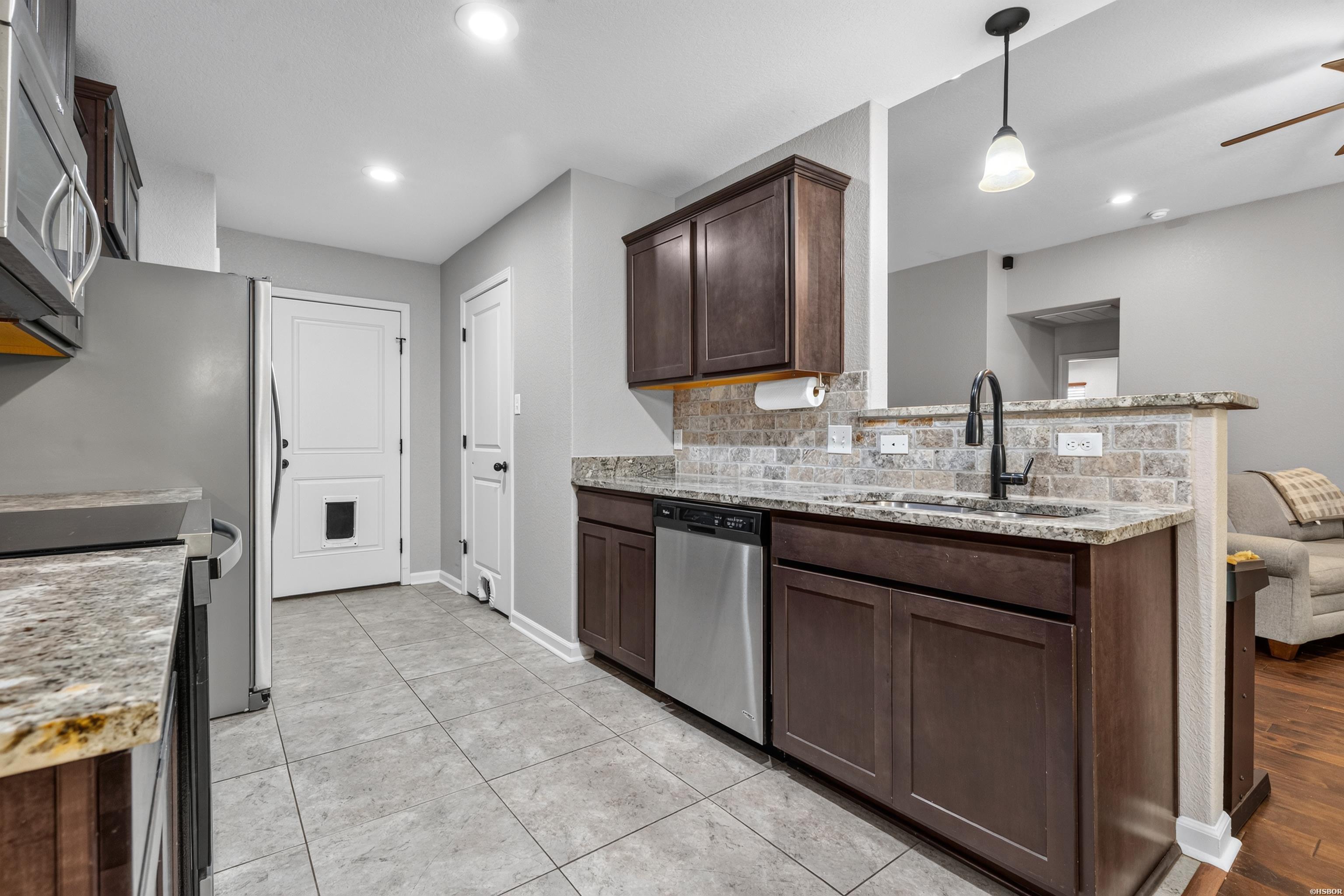139 Eel Place Property Photo 10