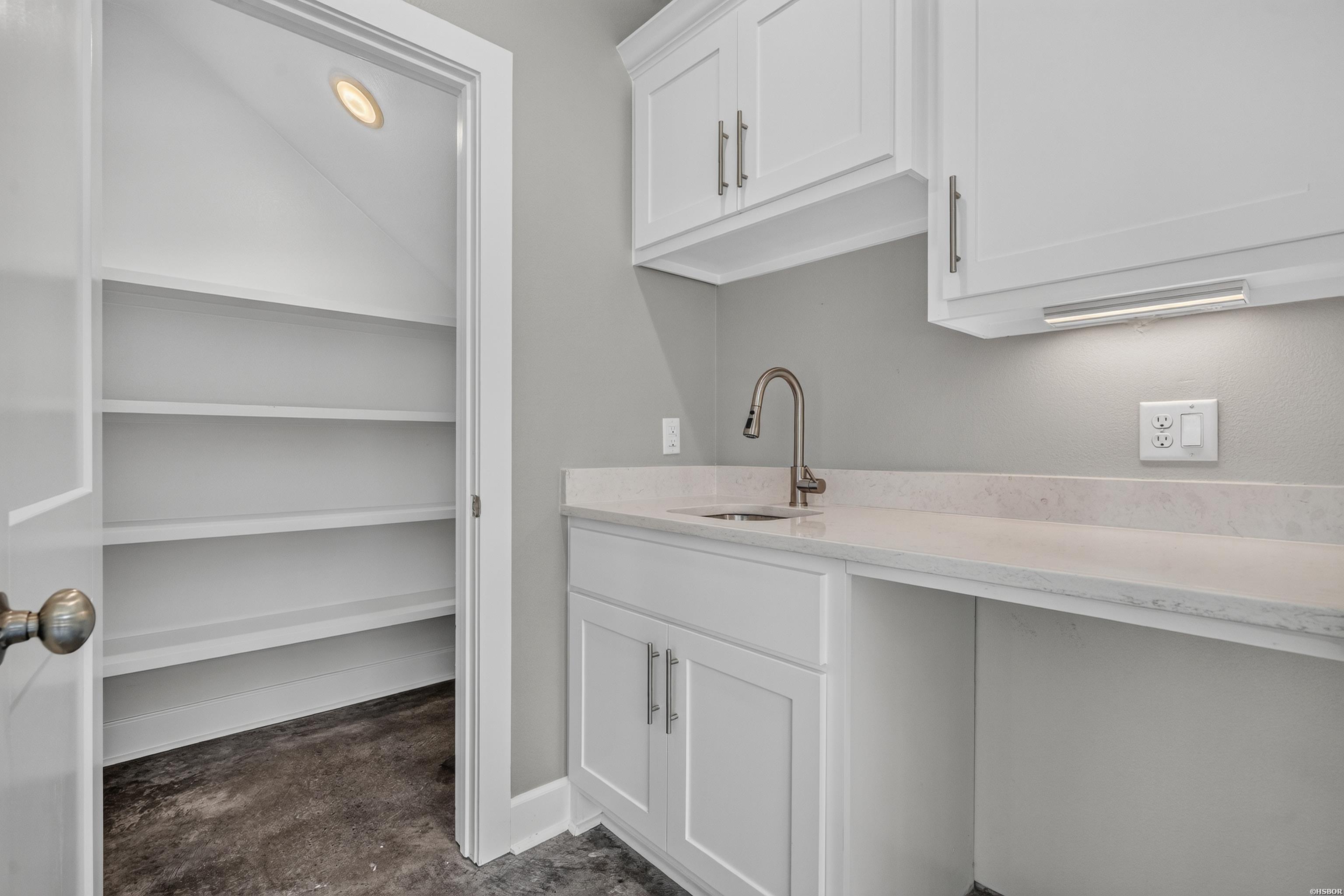 150 Villa Pointe Property Photo 6