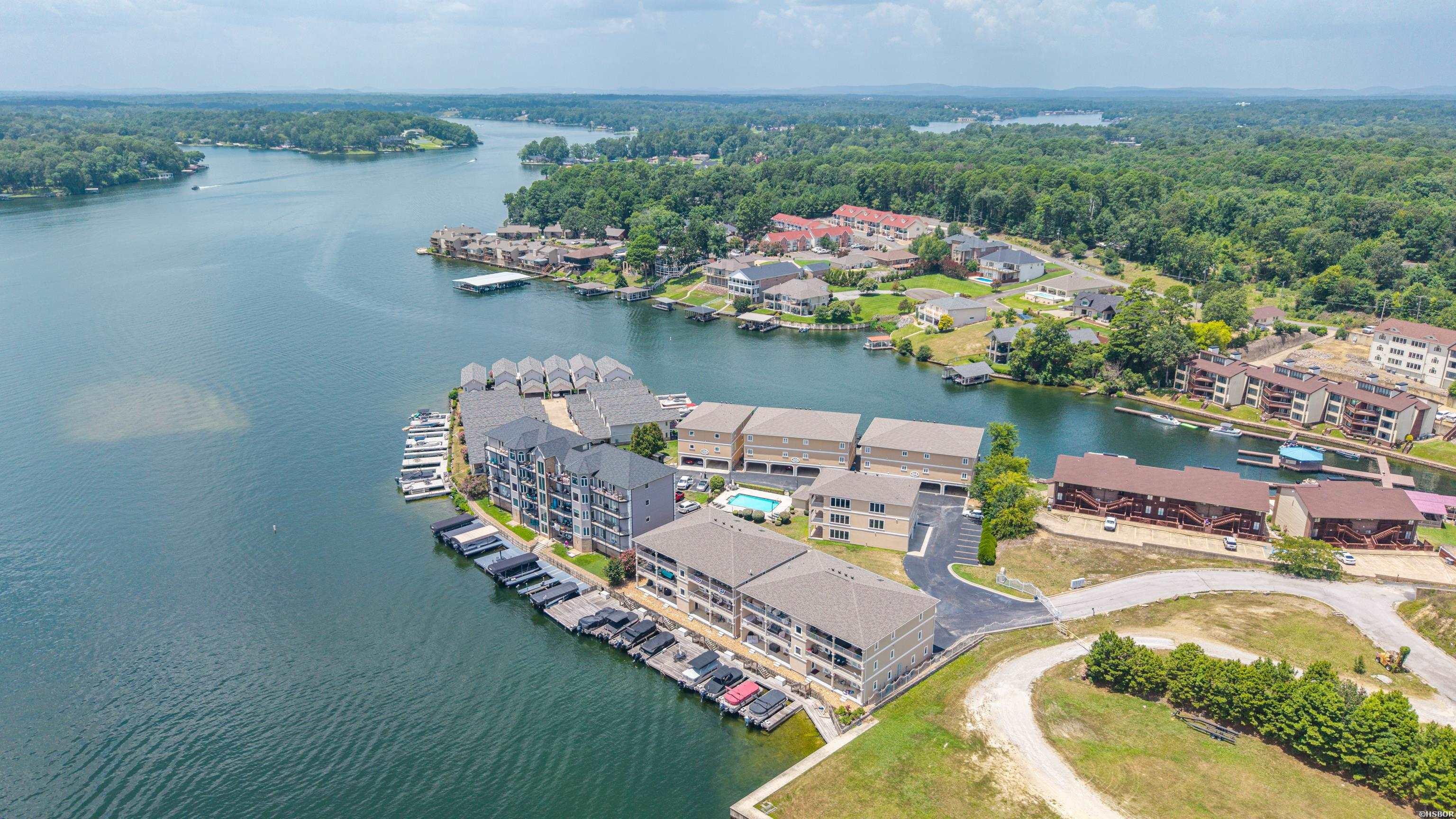 150 VILLA POINTE Property Photo 1