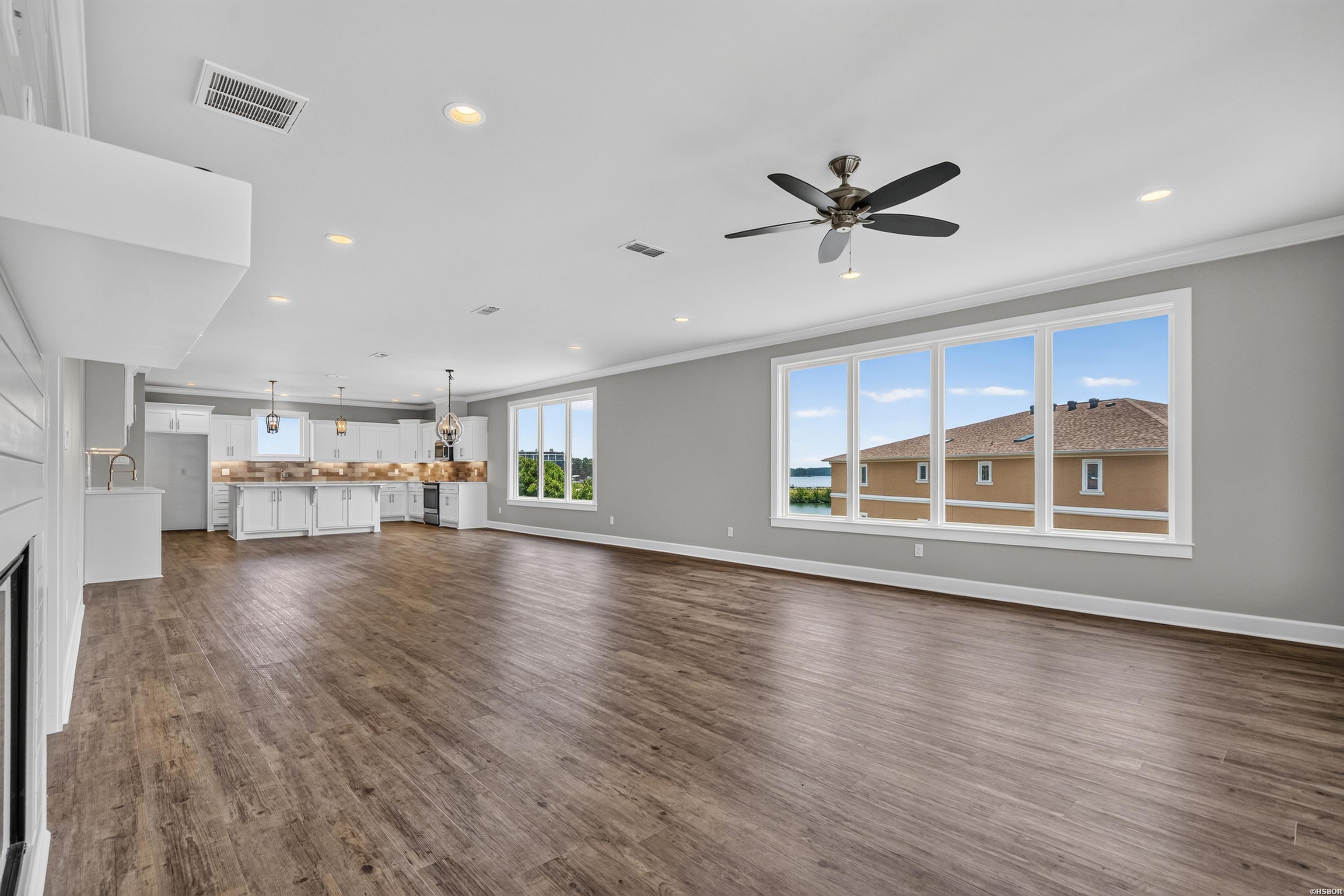 150 Villa Pointe Property Photo 8