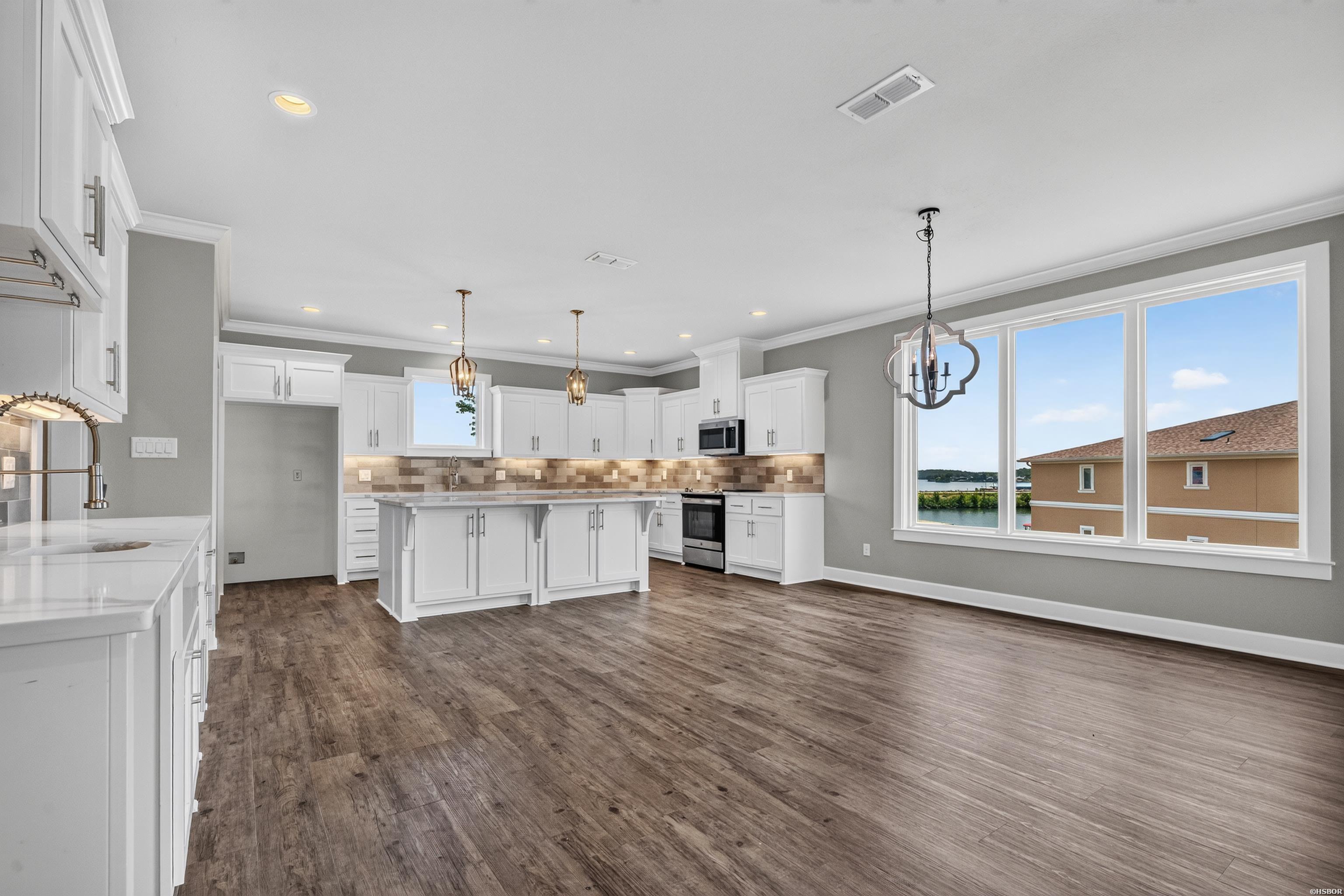 150 Villa Pointe Property Photo 9