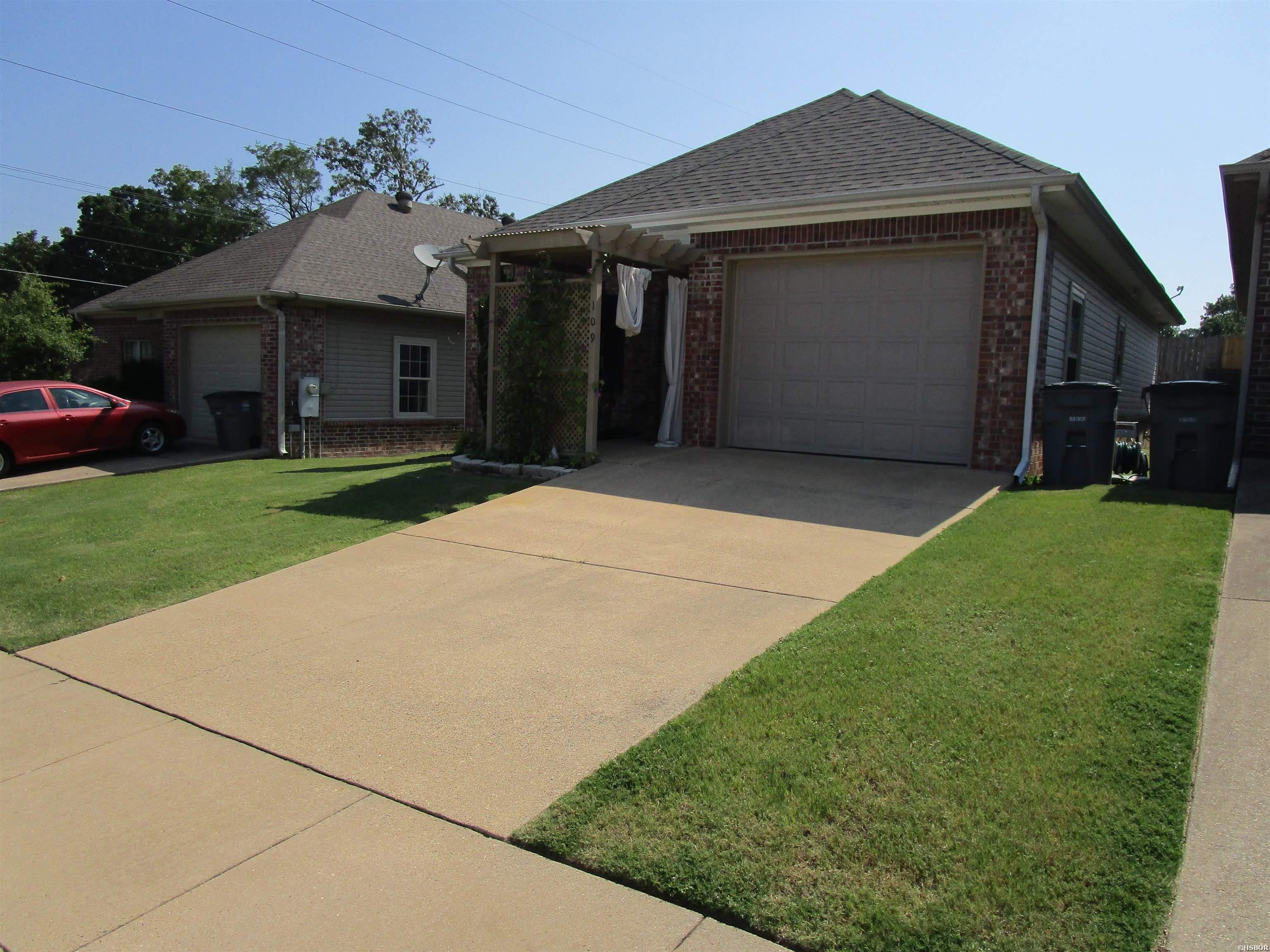 109 Lily Property Photo 1