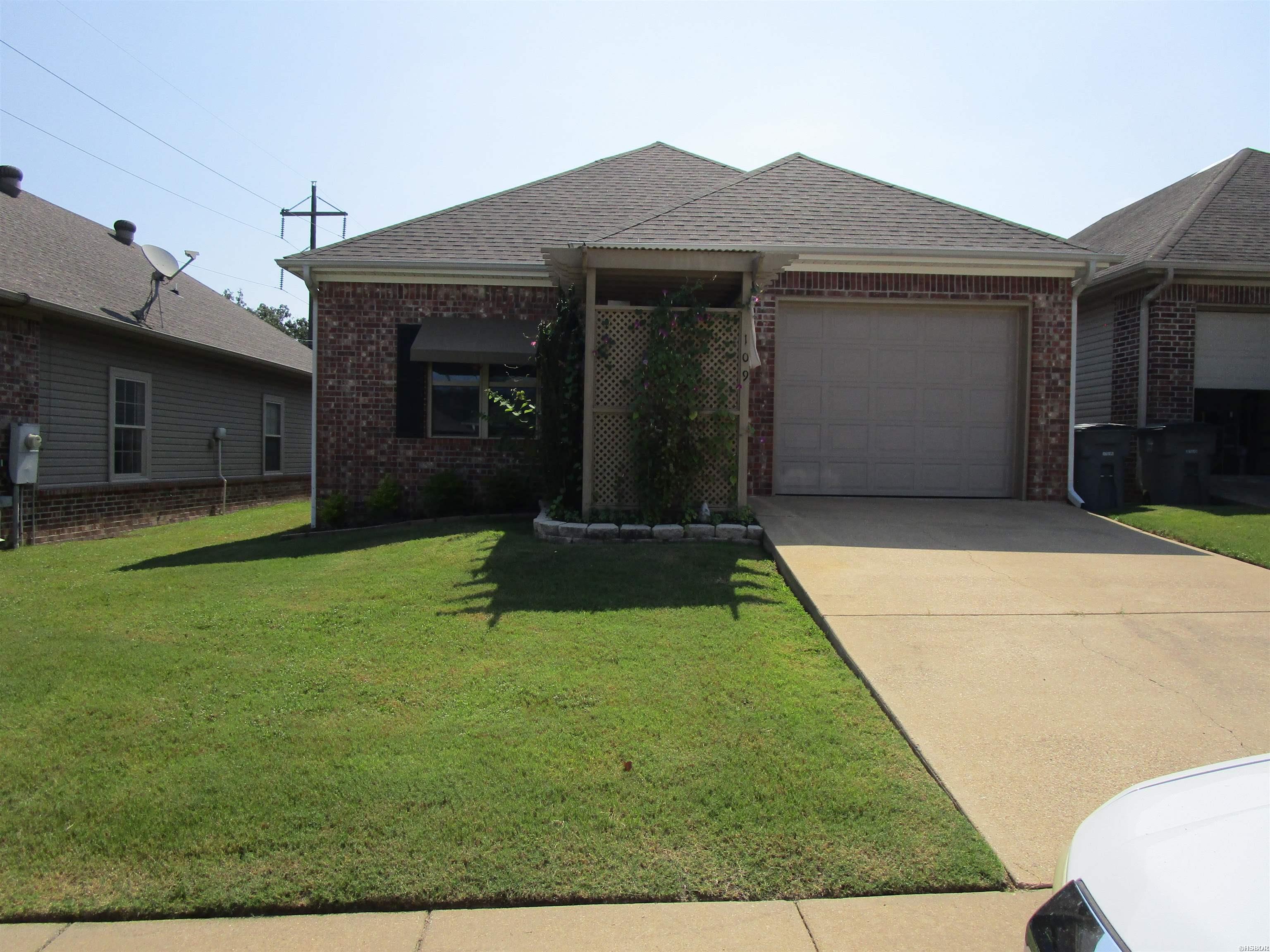 109 Lily Property Photo 2
