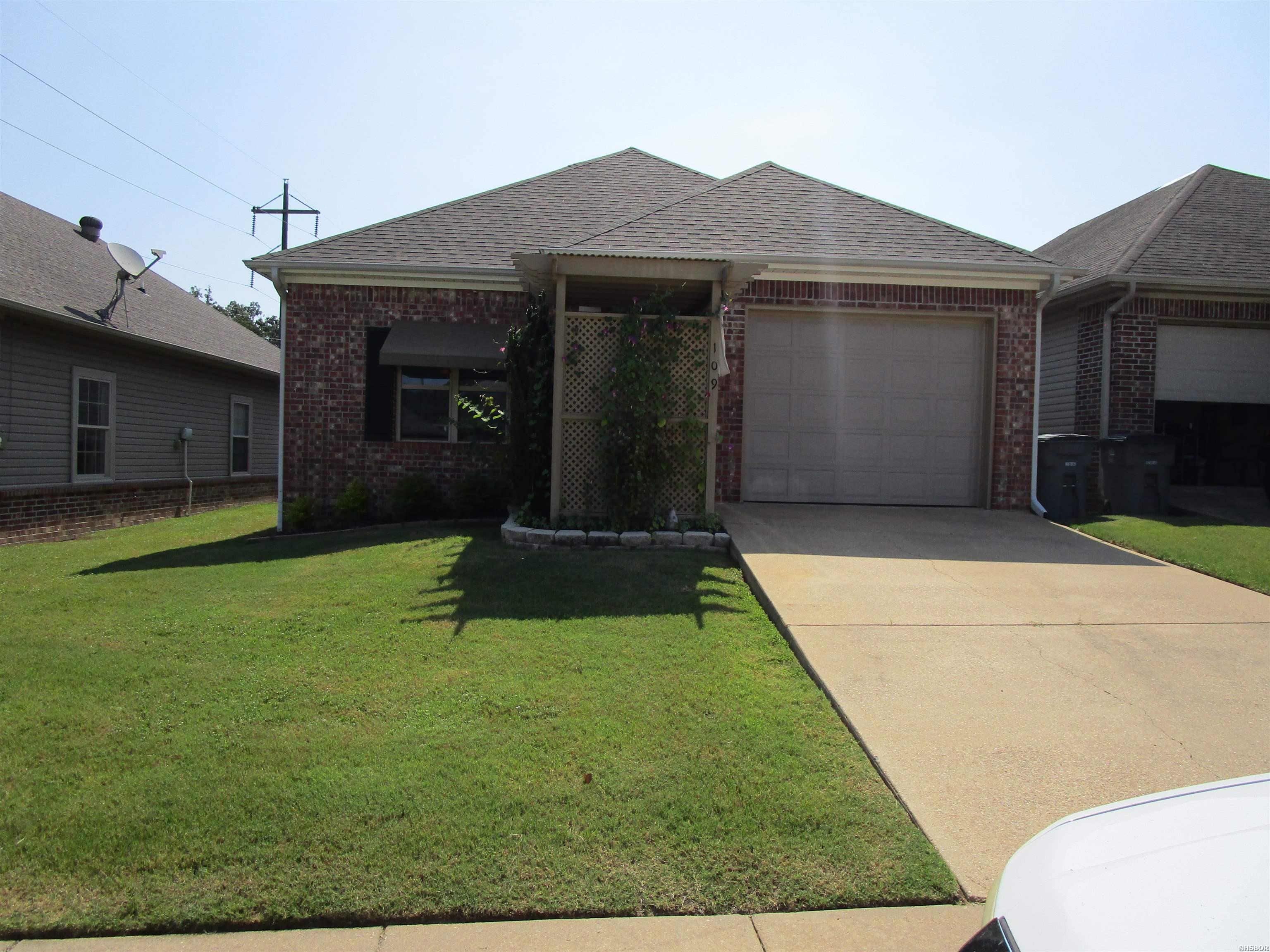 109 Lily Property Photo 3