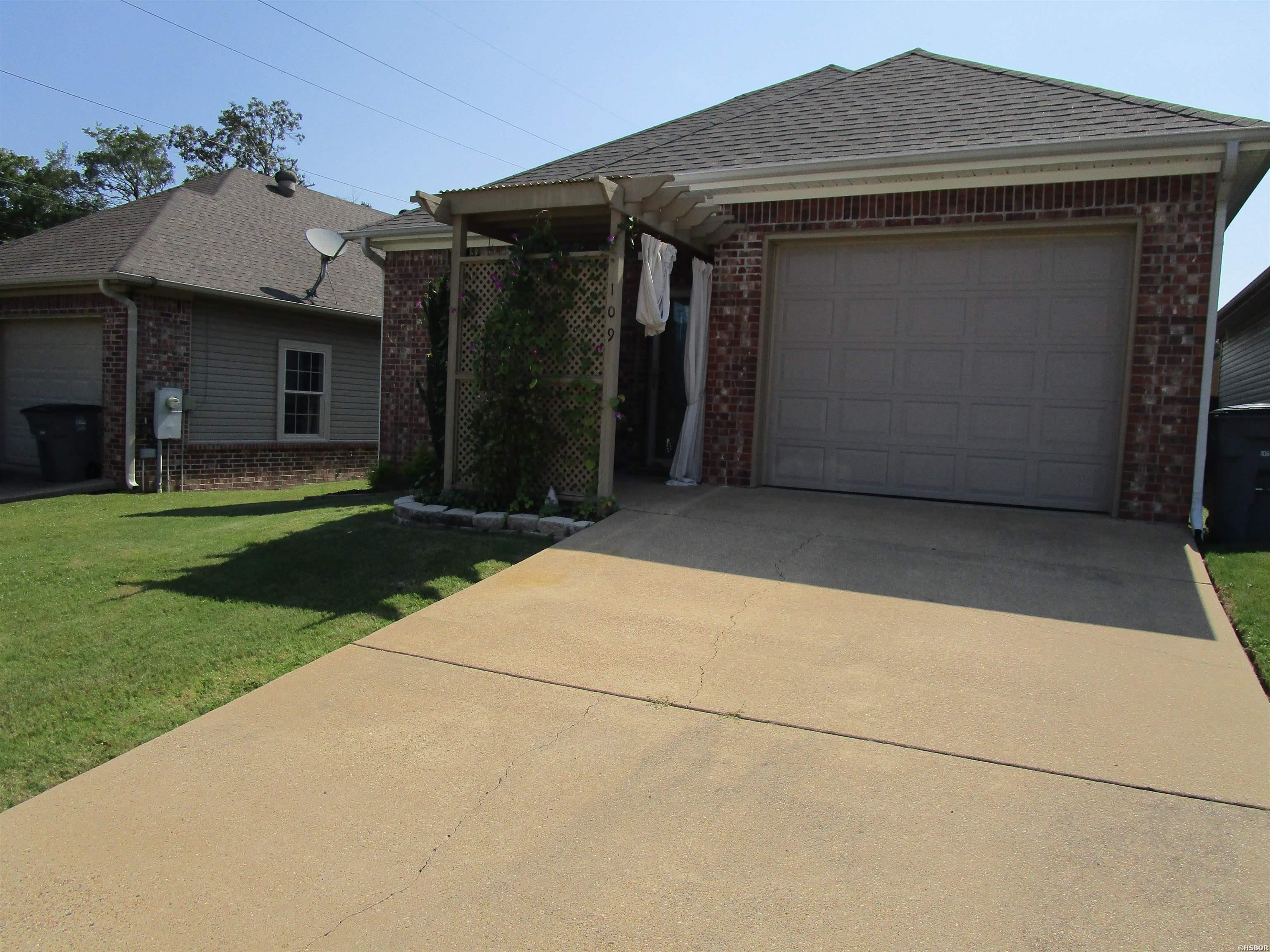 109 Lily Property Photo 4