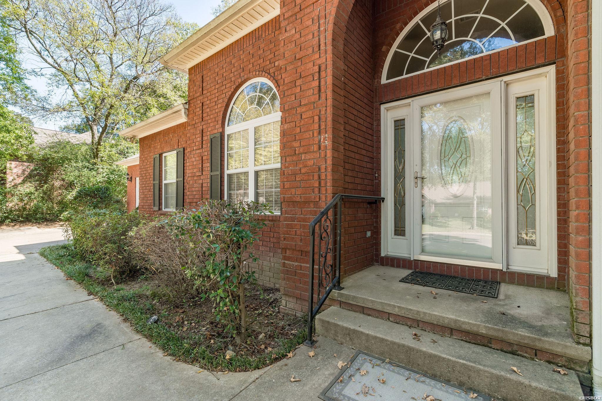 153 Shady Woods Court Property Photo 4