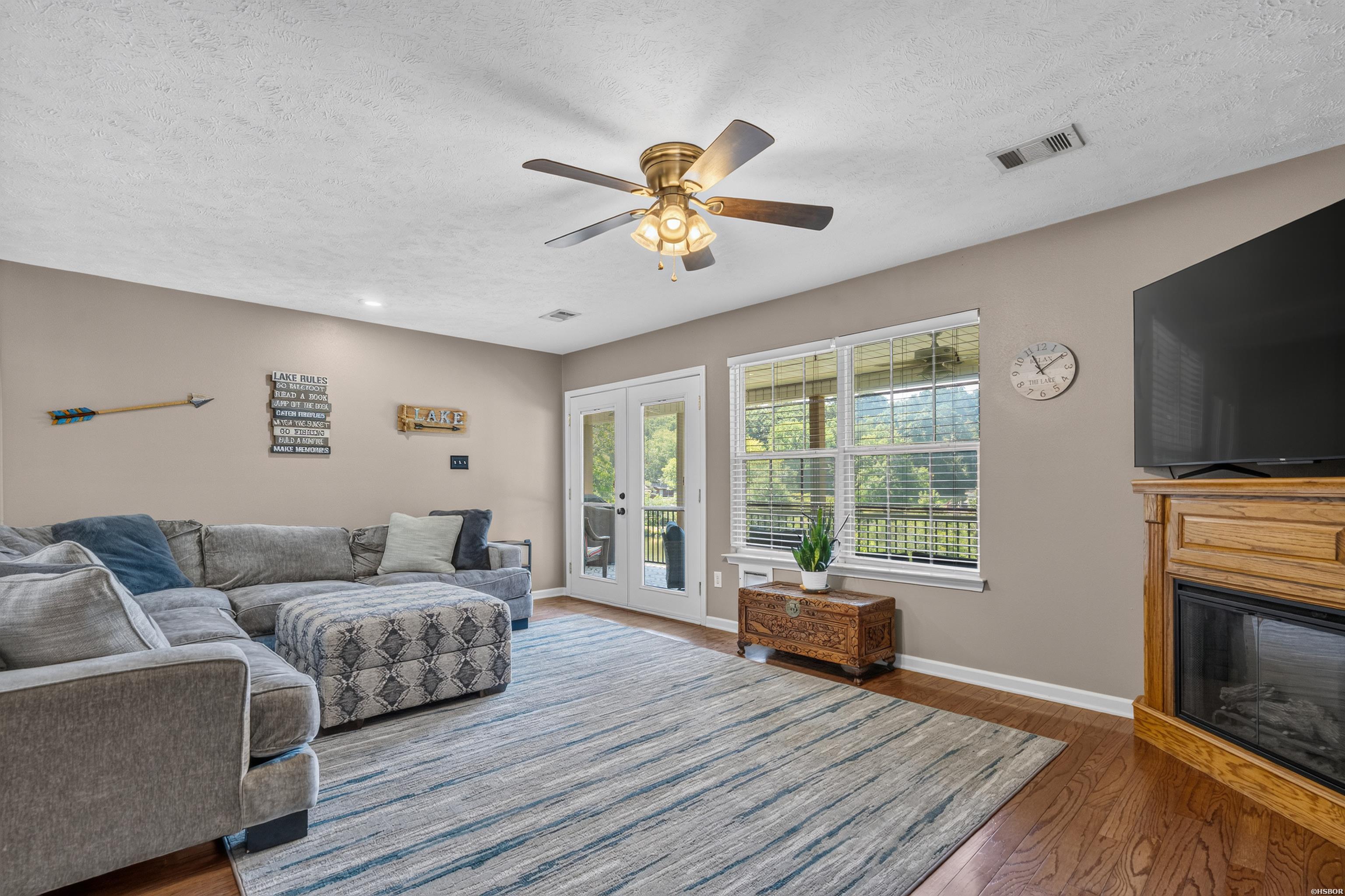 126 Southview Circle Property Photo 8