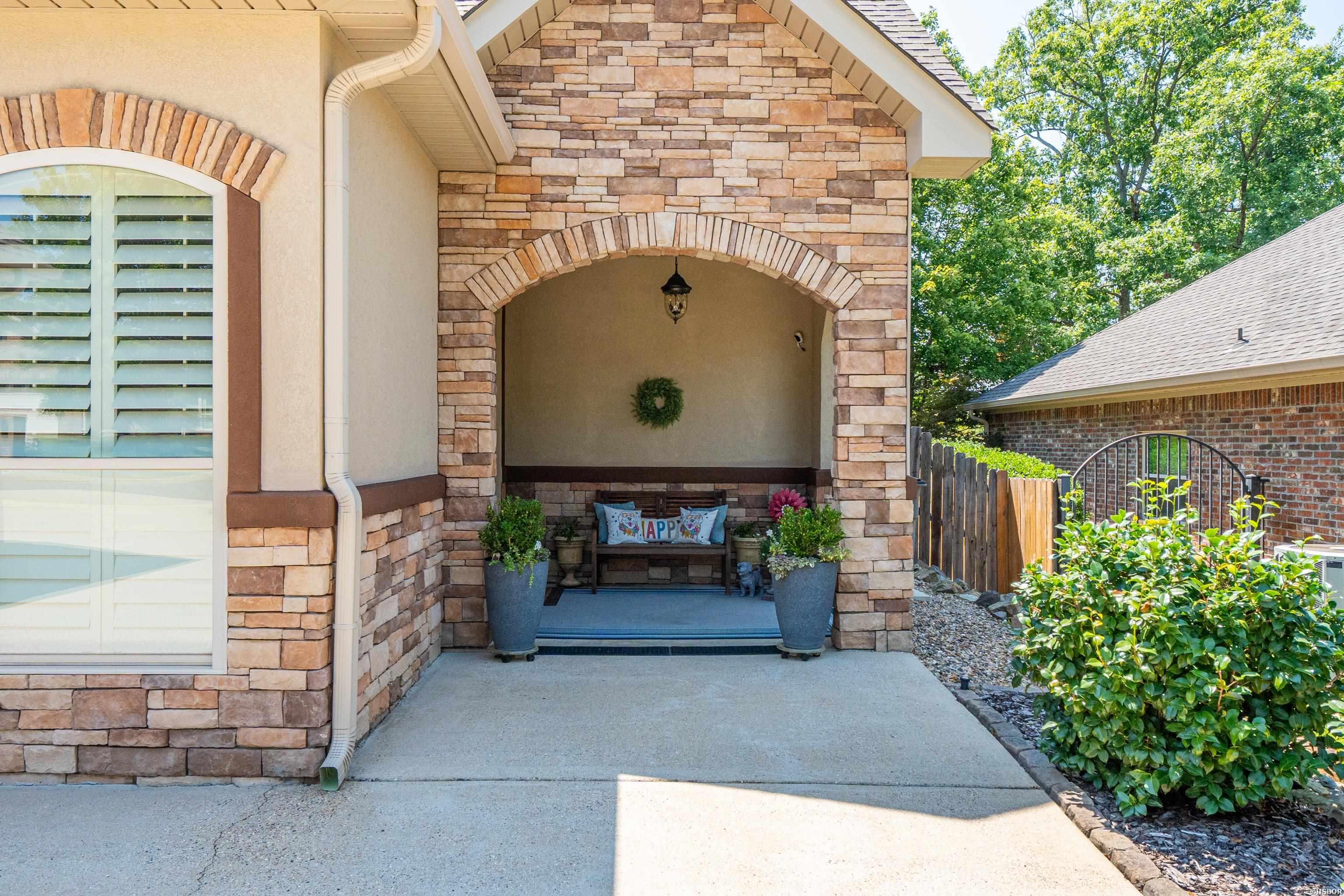 426 Willowbend Circle Property Photo 4